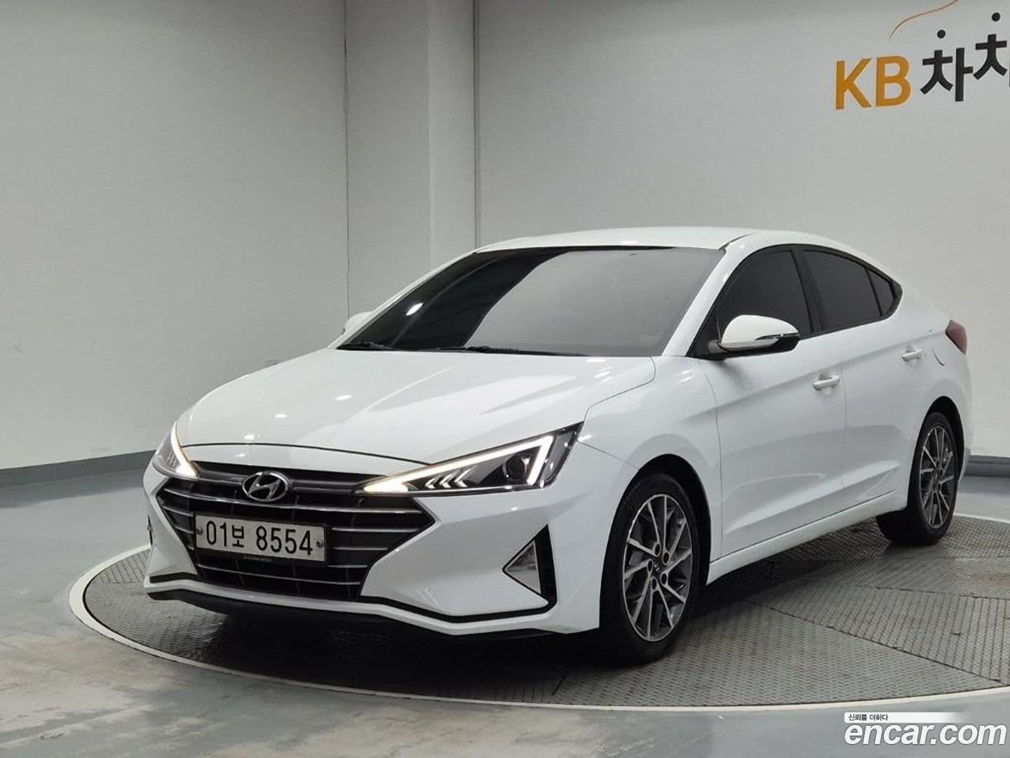 Main__Slider__Photo:AVANTE Hyundai 2019.5-0