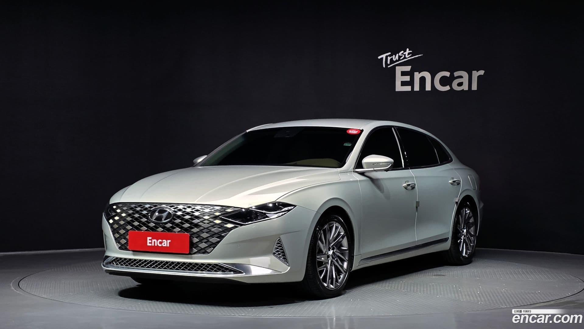 Main__Slider__Photo:Grandeur Hyundai 2020.1-0