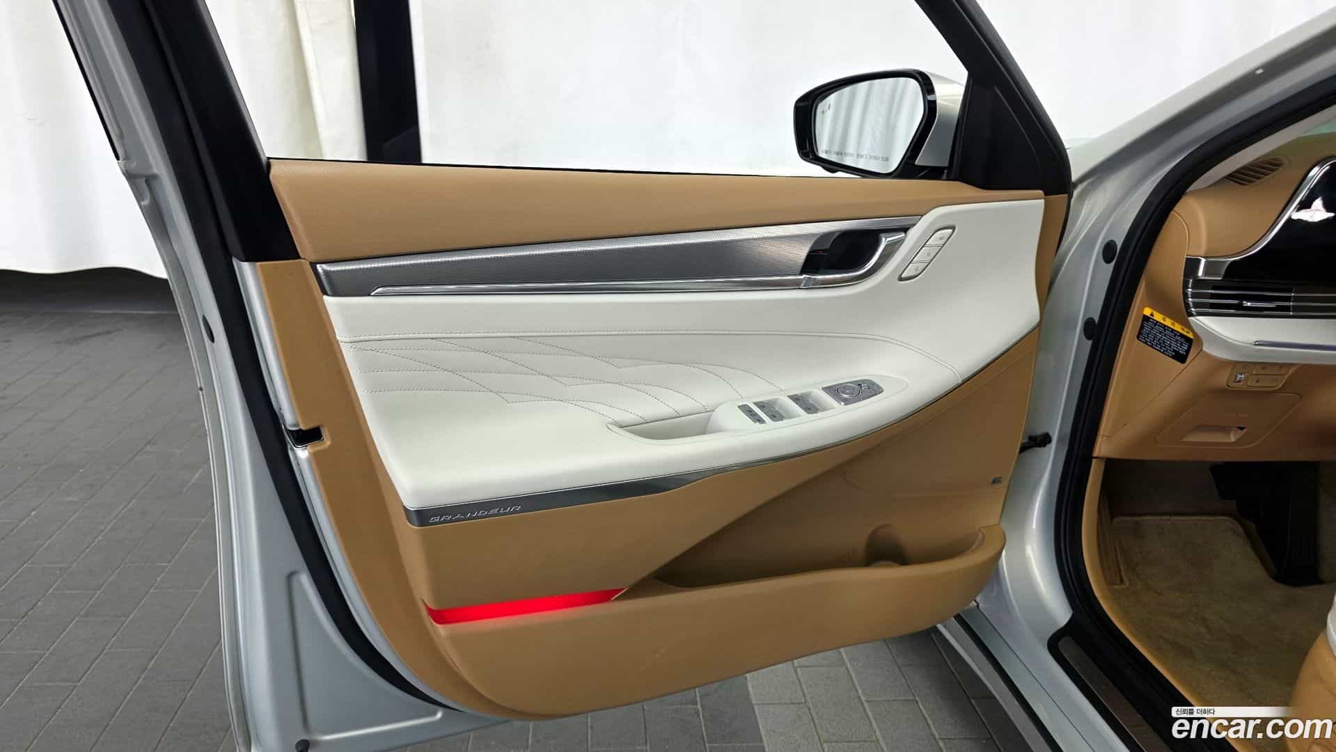 Grandeur Hyundai 2020.1-INNER-034