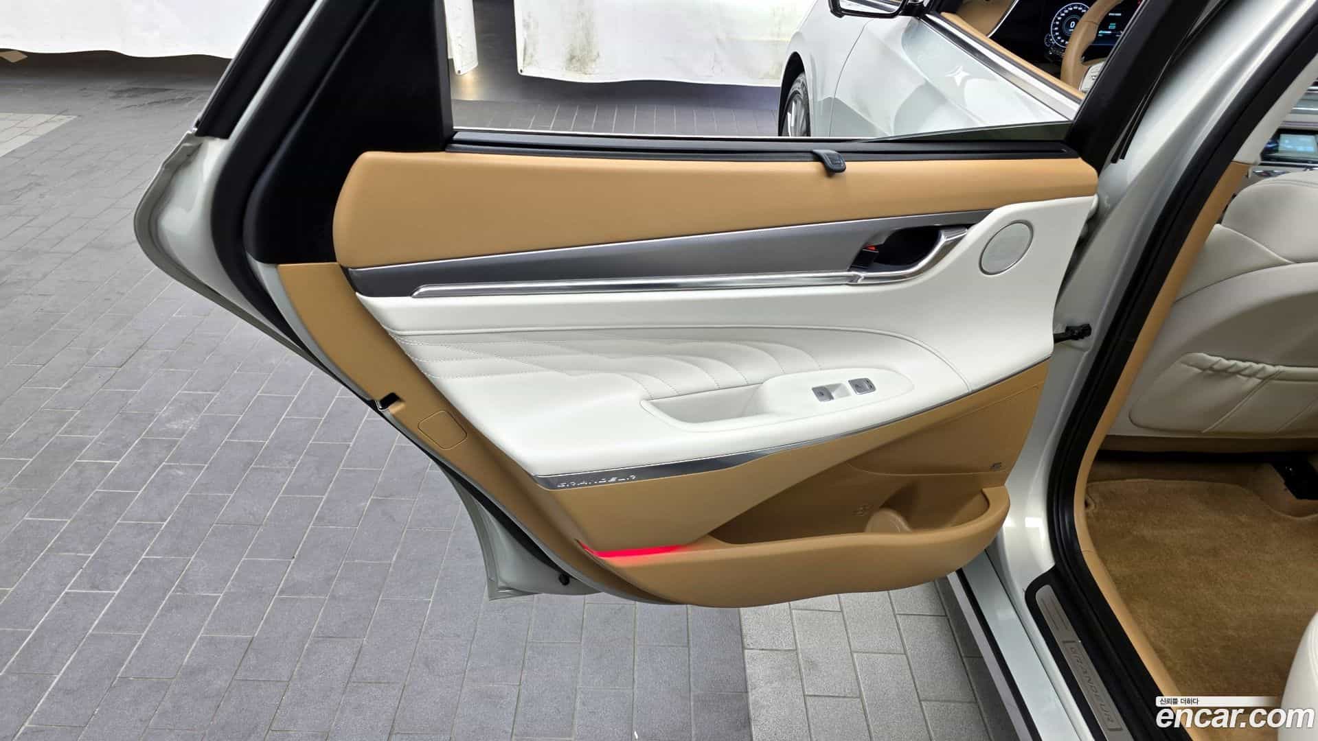 Grandeur Hyundai 2020.1-INNER-035