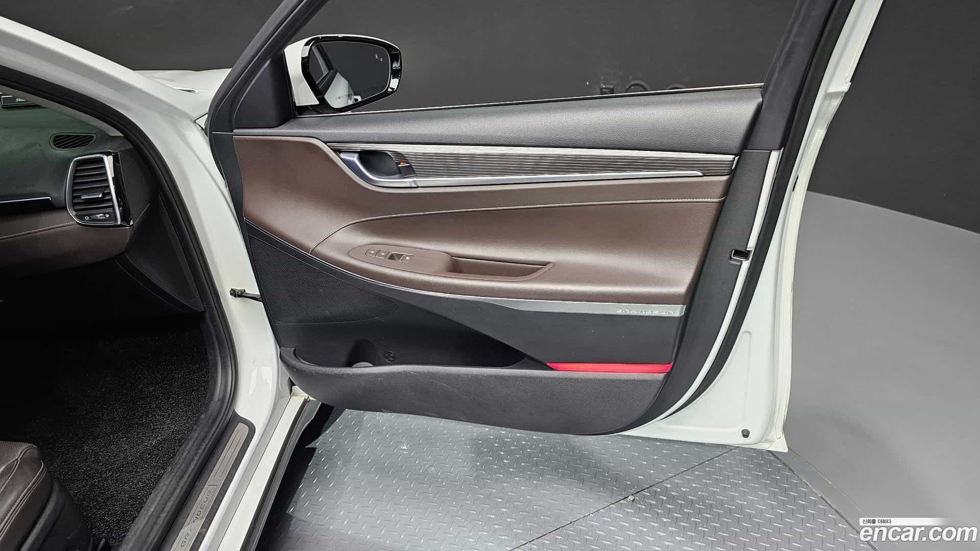Grandeur Hyundai 2017.0-INNER-035