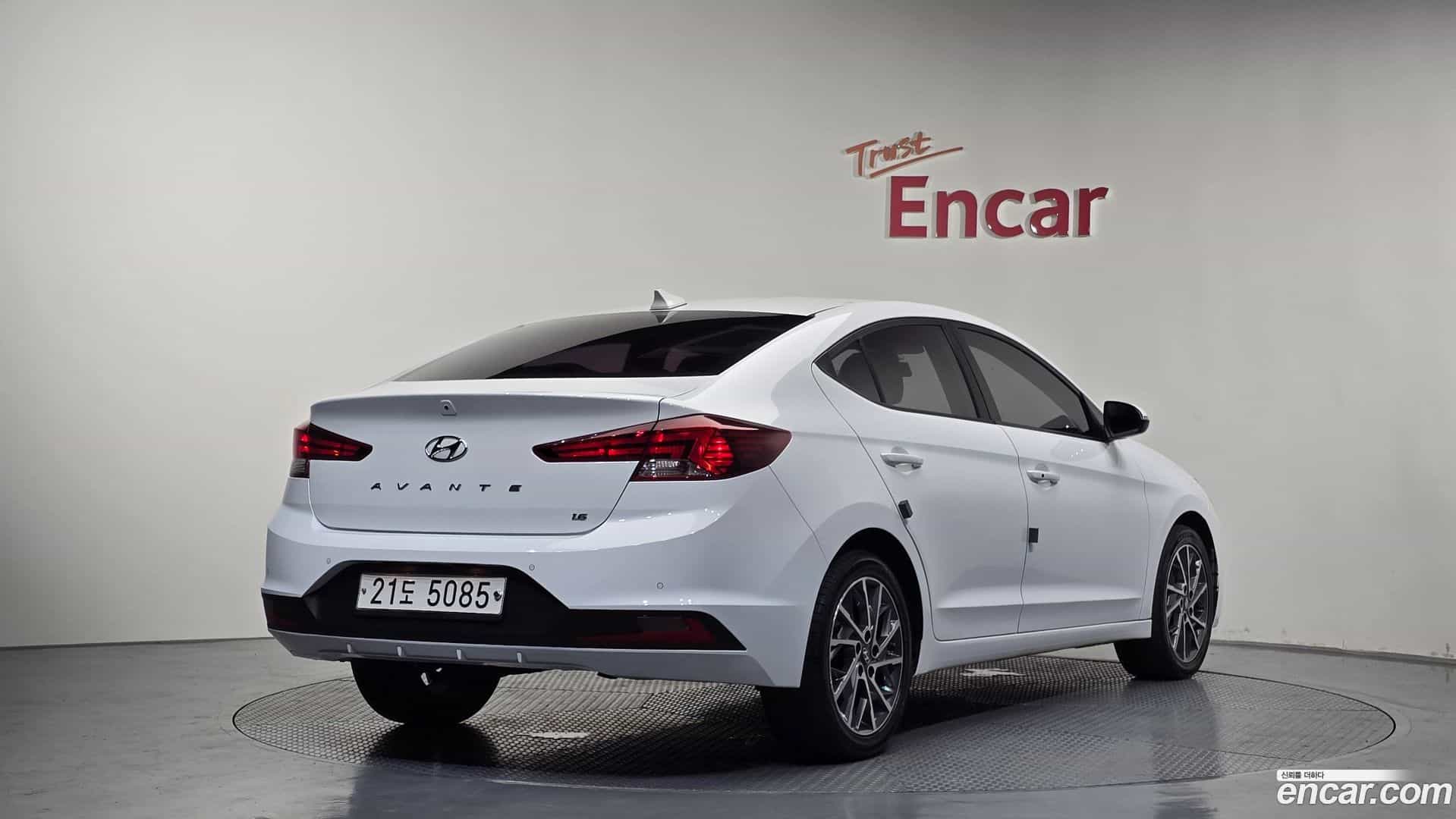 AVANTE Hyundai 2019.0-OUTER-002