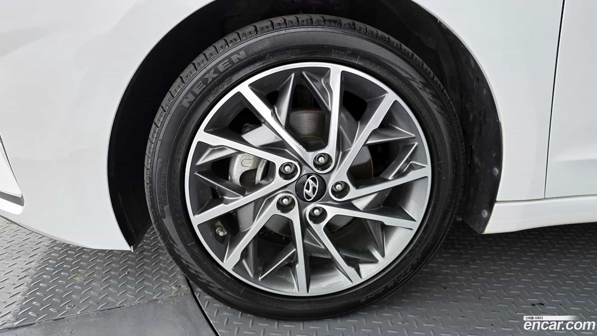 AVANTE Hyundai 2019.0-OUTER-005