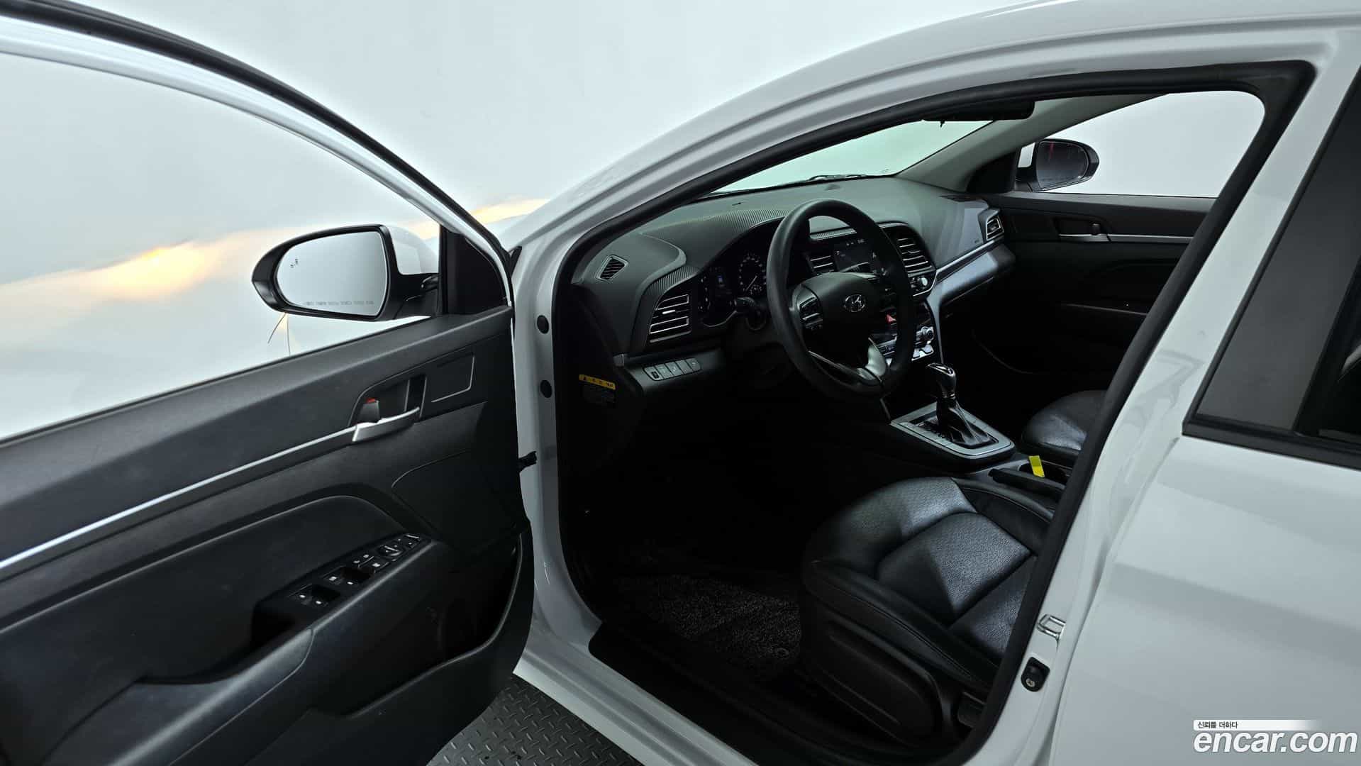 AVANTE Hyundai 2019.0-INNER-010