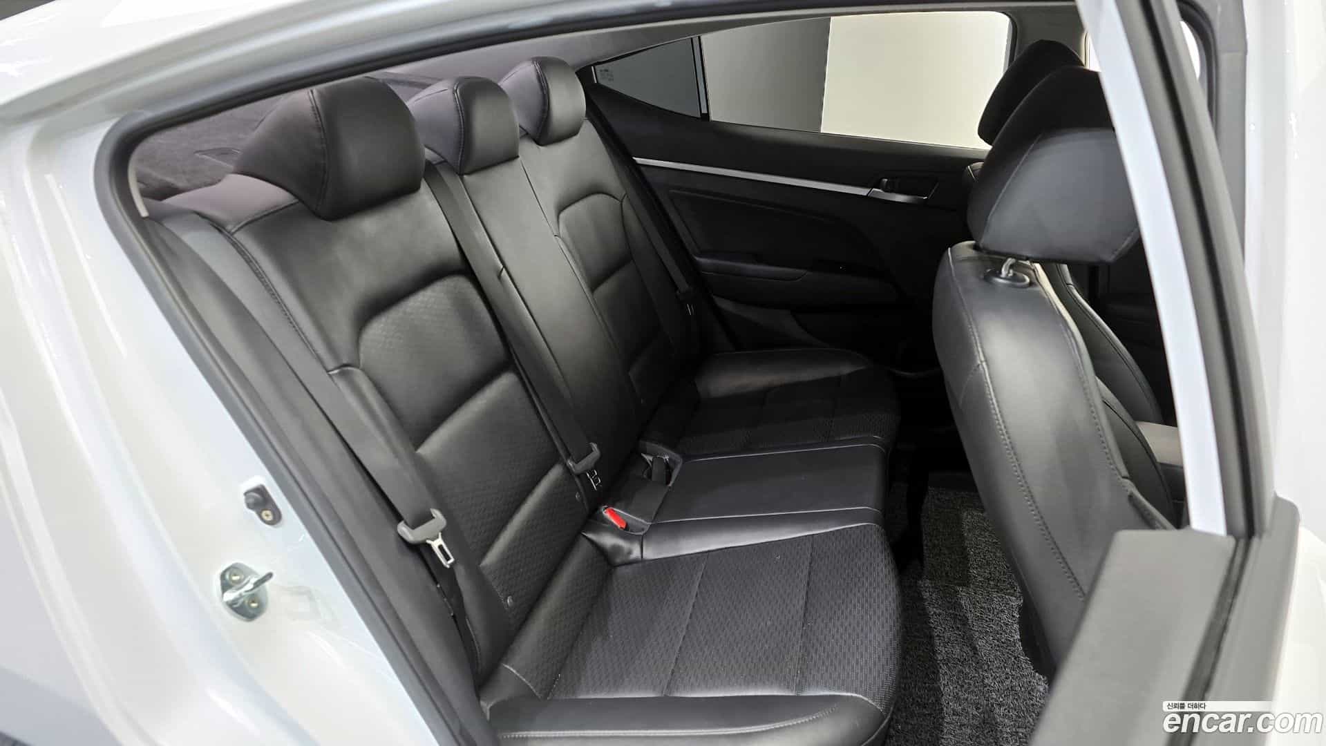 AVANTE Hyundai 2019.0-OPTION-015