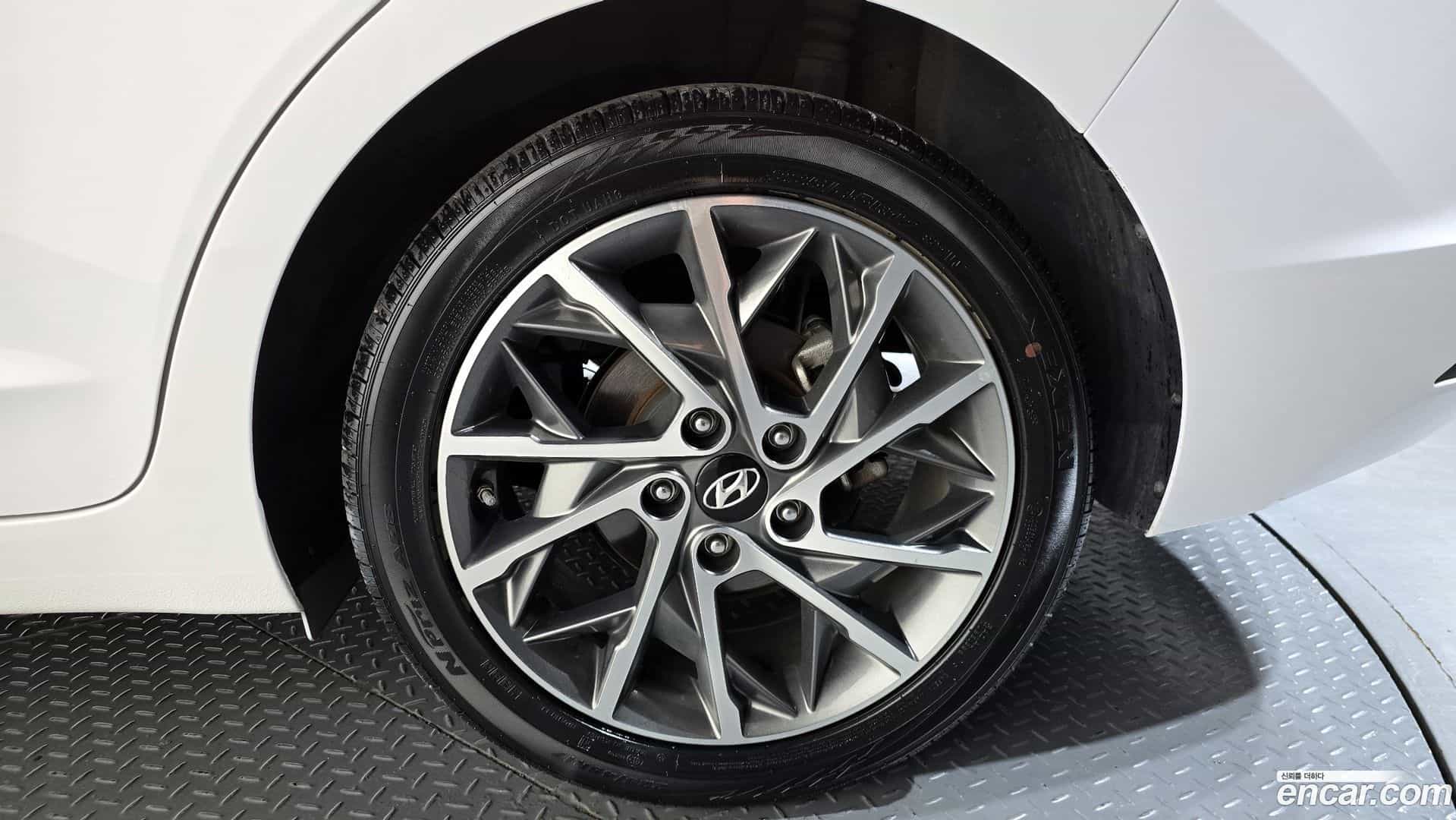 AVANTE Hyundai 2019.0-OUTER-031