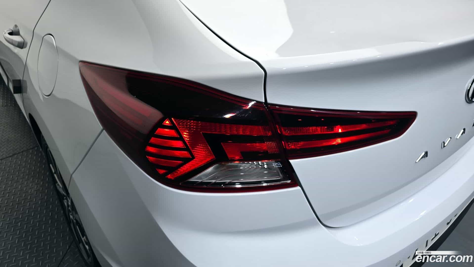 AVANTE Hyundai 2019.0-OUTER-033