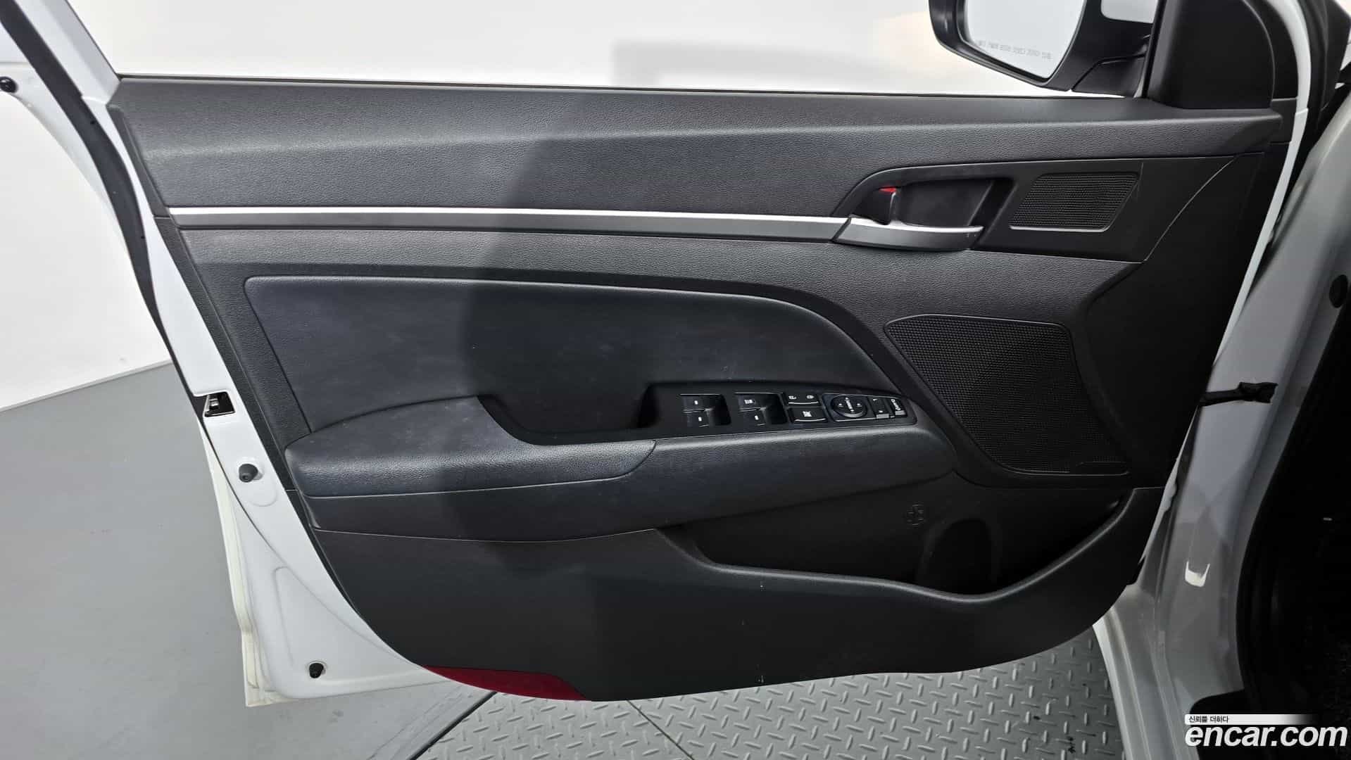 AVANTE Hyundai 2019.0-INNER-034