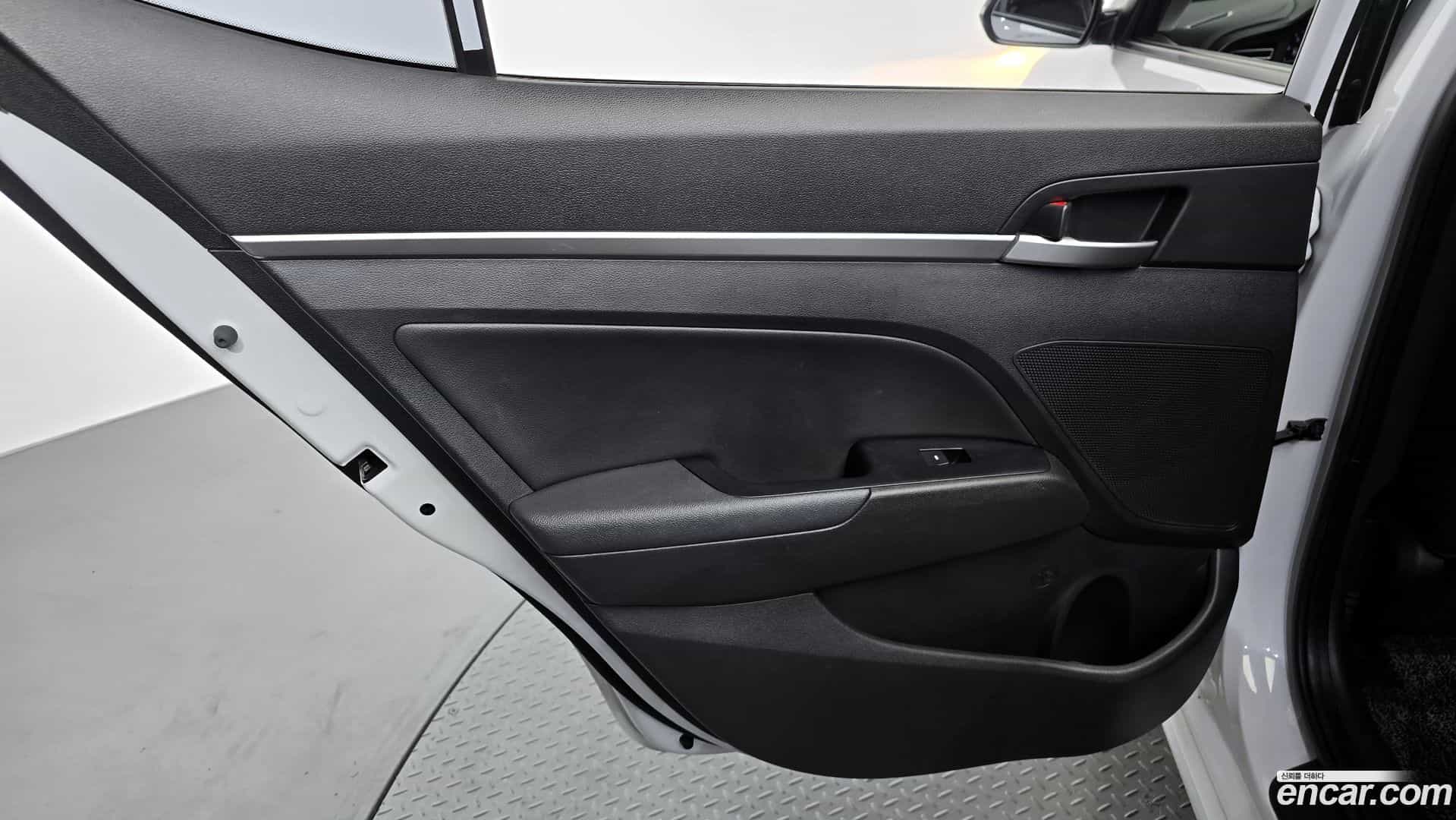 AVANTE Hyundai 2019.0-INNER-035