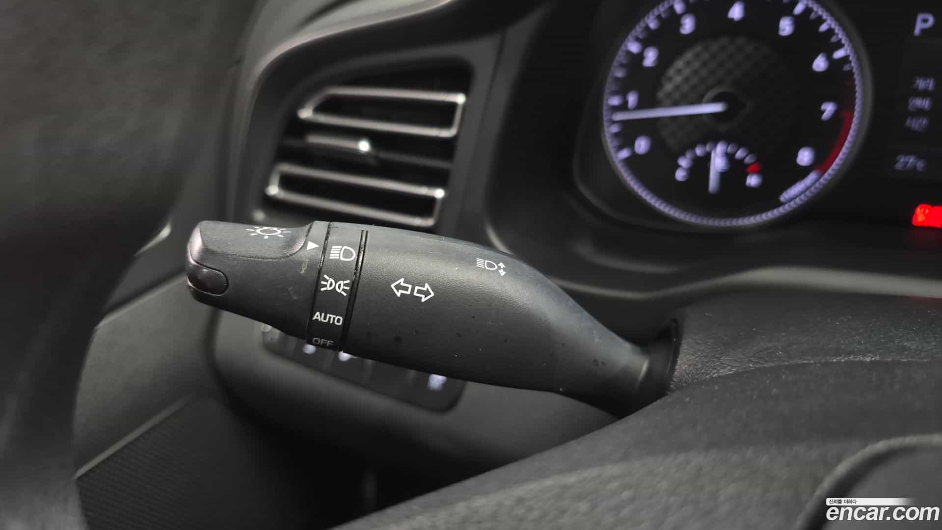 AVANTE Hyundai 2019.0-OPTION-041