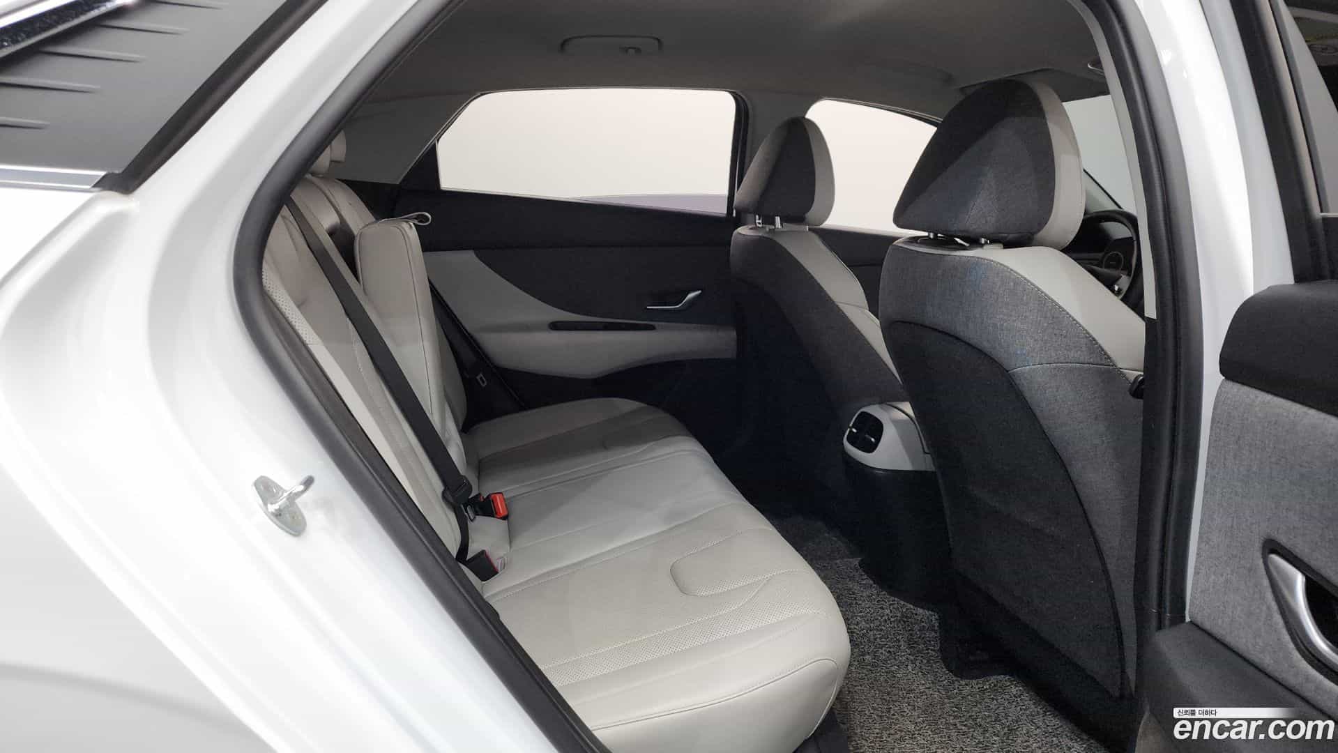 AVANTE Hyundai 2020.10-OPTION-015