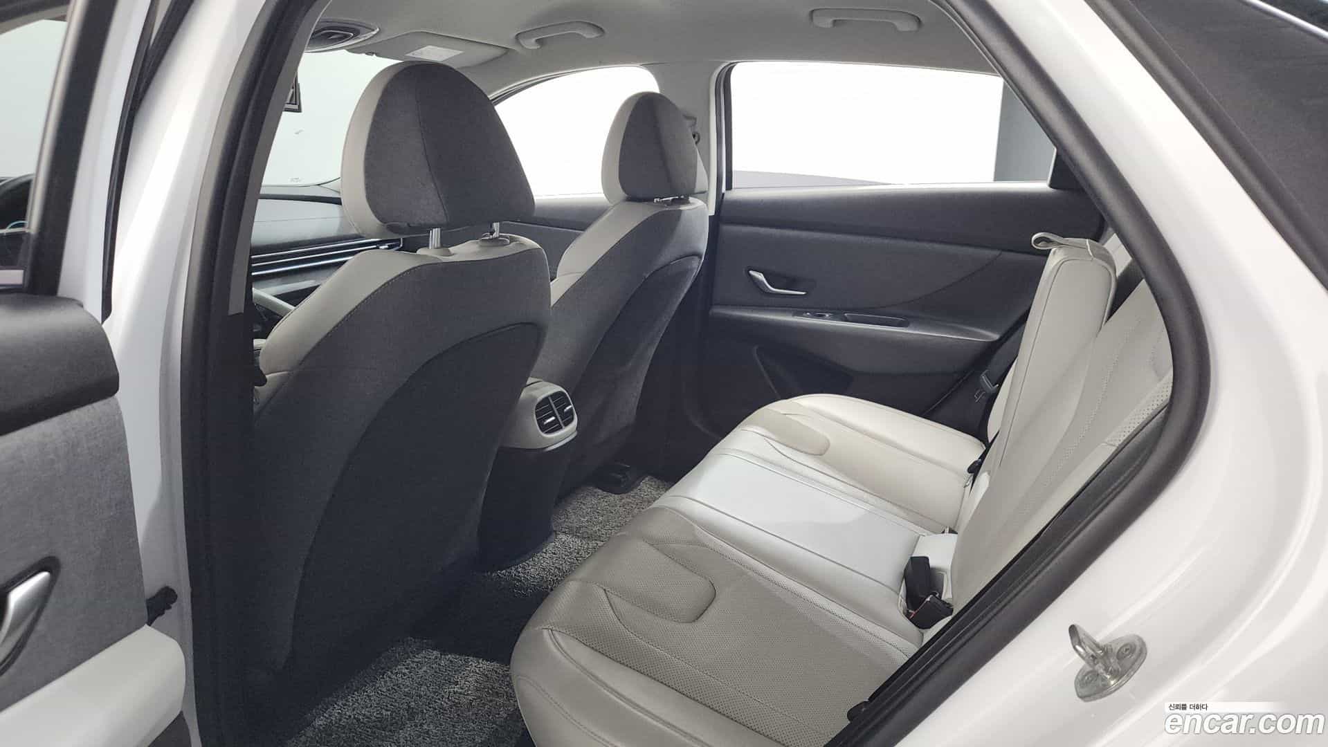 AVANTE Hyundai 2020.10-OPTION-024