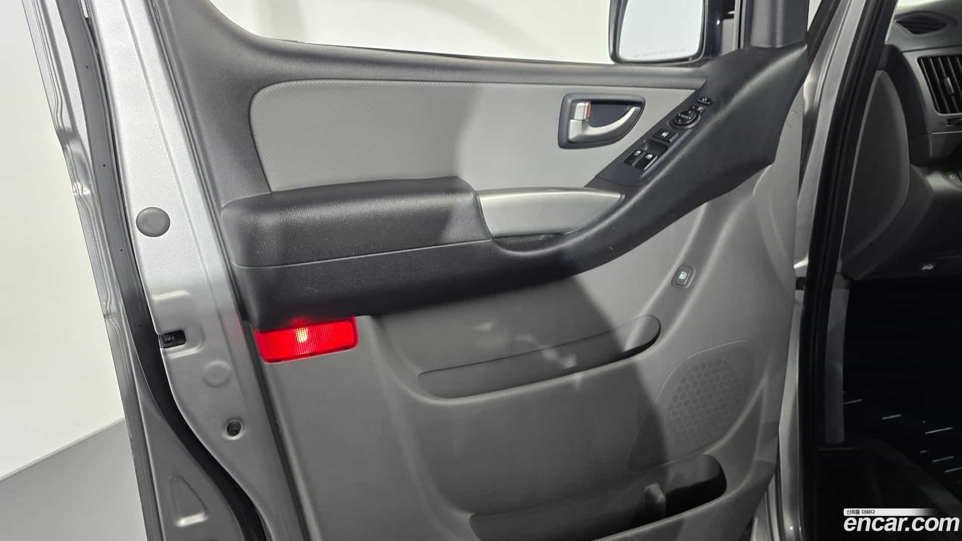 Starex Hyundai 2015.6-INNER-034