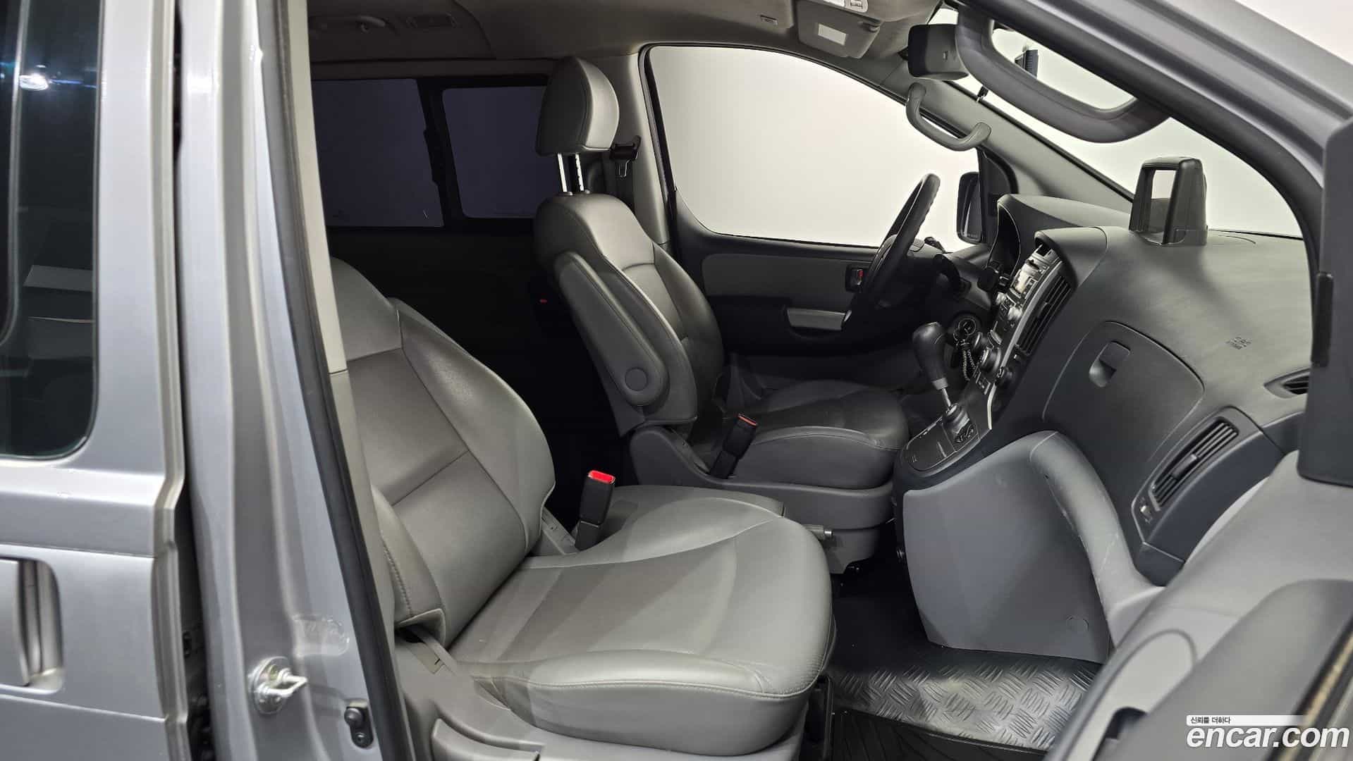 Starex Hyundai 2015.6-INNER-036