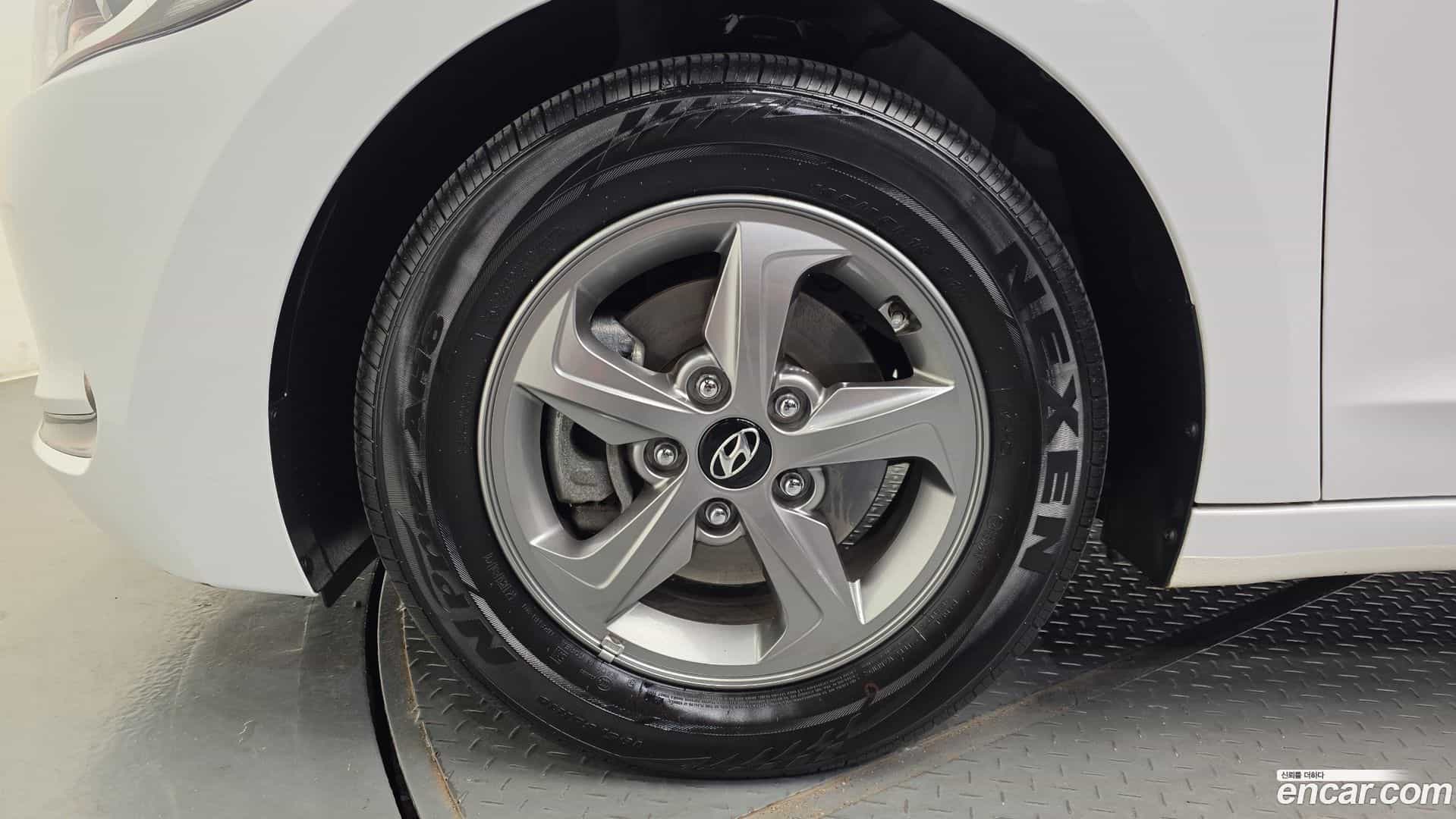 AVANTE Hyundai 2016.11-OUTER-005