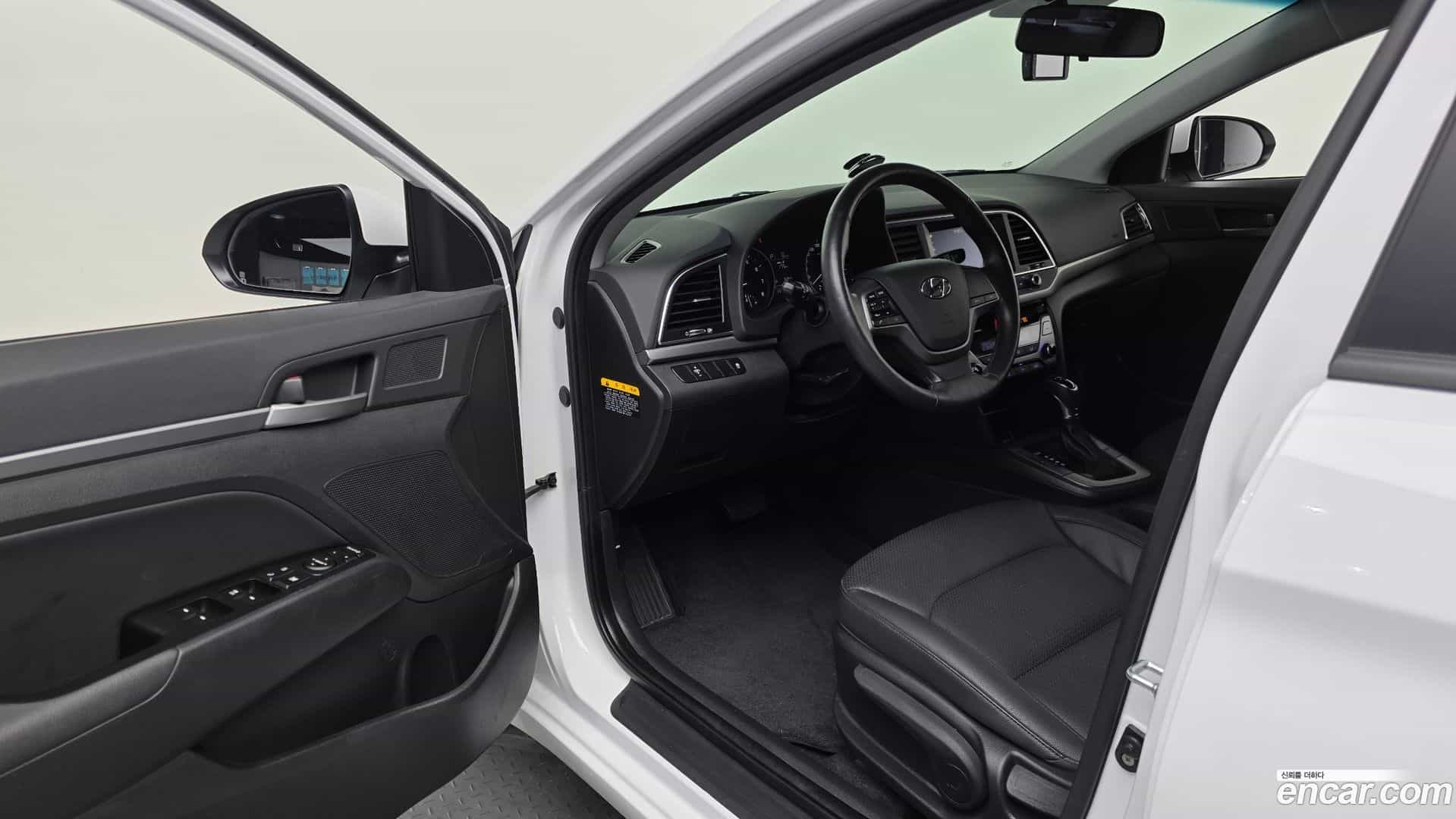 AVANTE Hyundai 2016.11-INNER-010