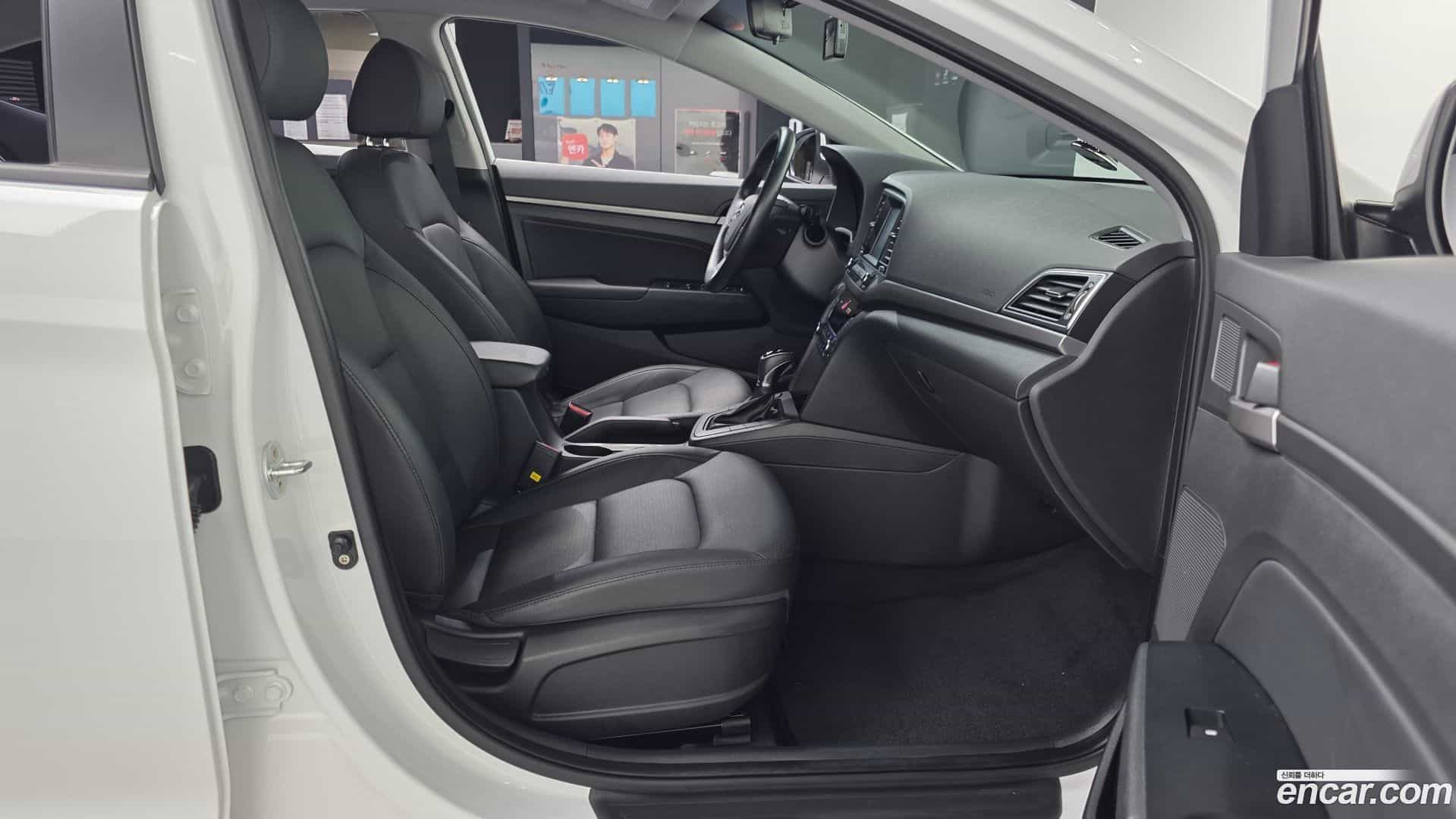 AVANTE Hyundai 2016.11-OPTION-015
