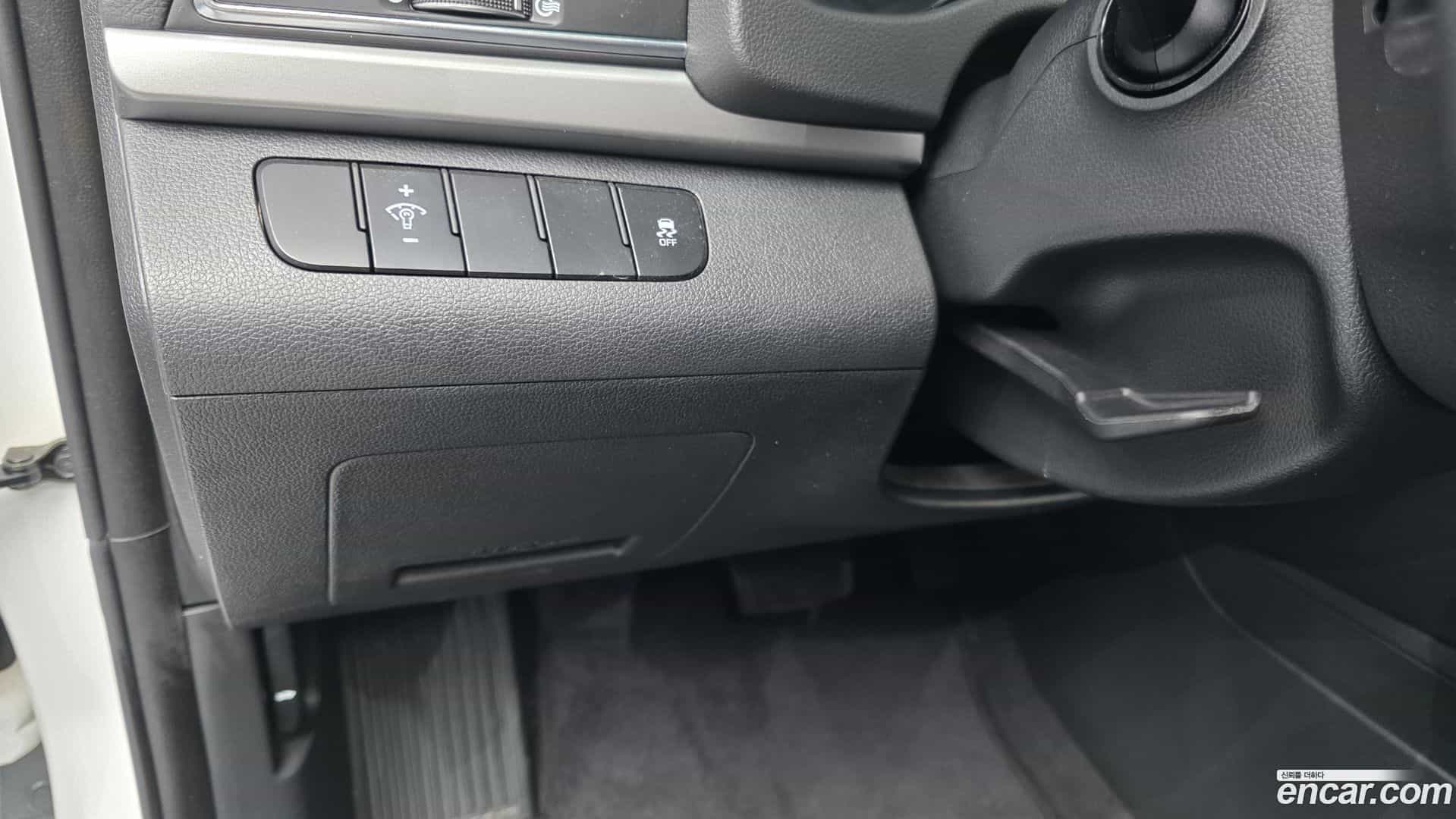 AVANTE Hyundai 2016.11-OPTION-022