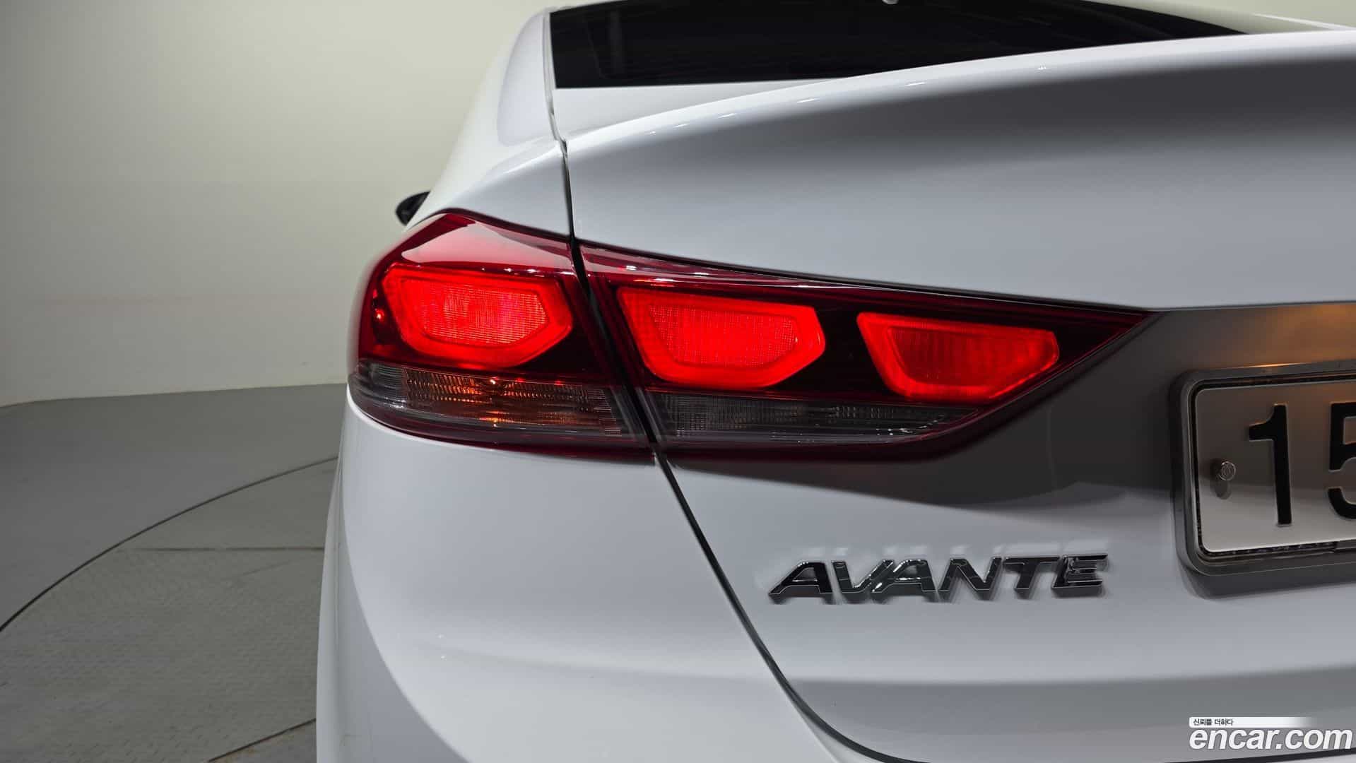 AVANTE Hyundai 2016.11-OUTER-033