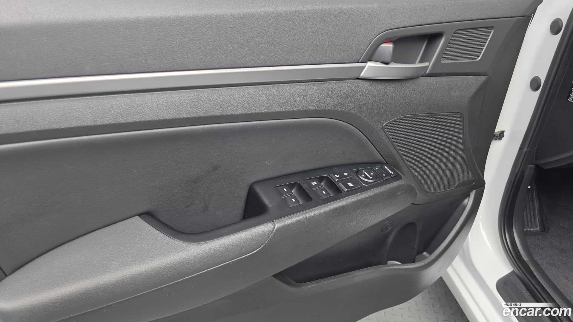AVANTE Hyundai 2016.11-INNER-034