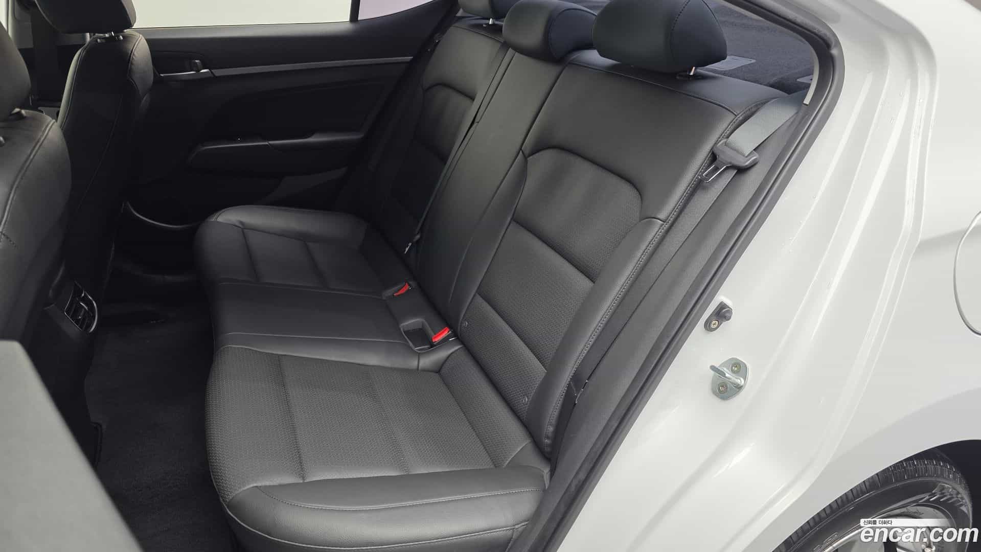 AVANTE Hyundai 2016.11-INNER-036