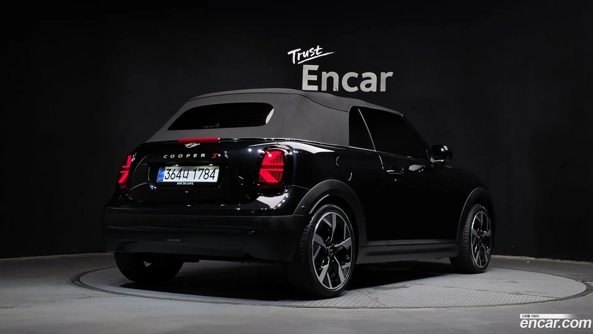 Main__Slider__Photo:Cooper Convertible Mini 2025.10-1