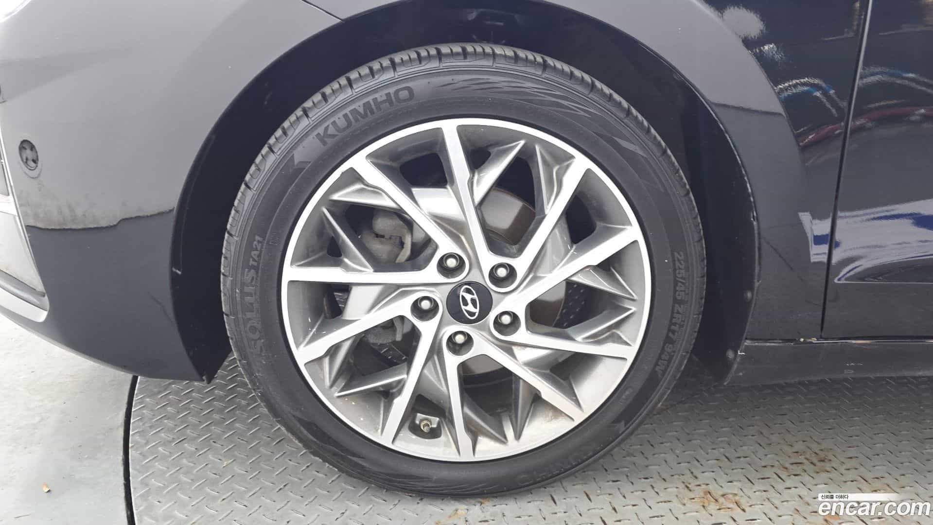 AVANTE Hyundai 2019.6-OUTER-005