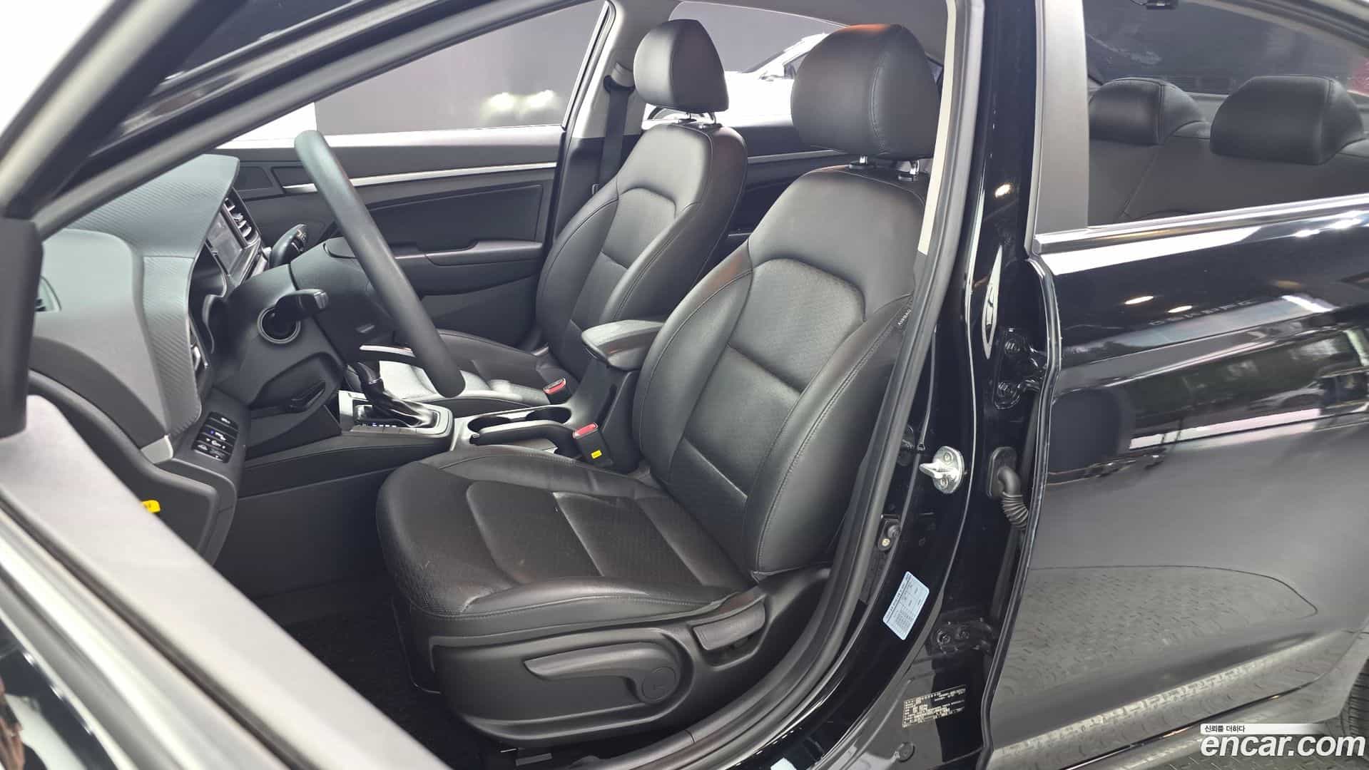 AVANTE Hyundai 2019.6-INNER-010