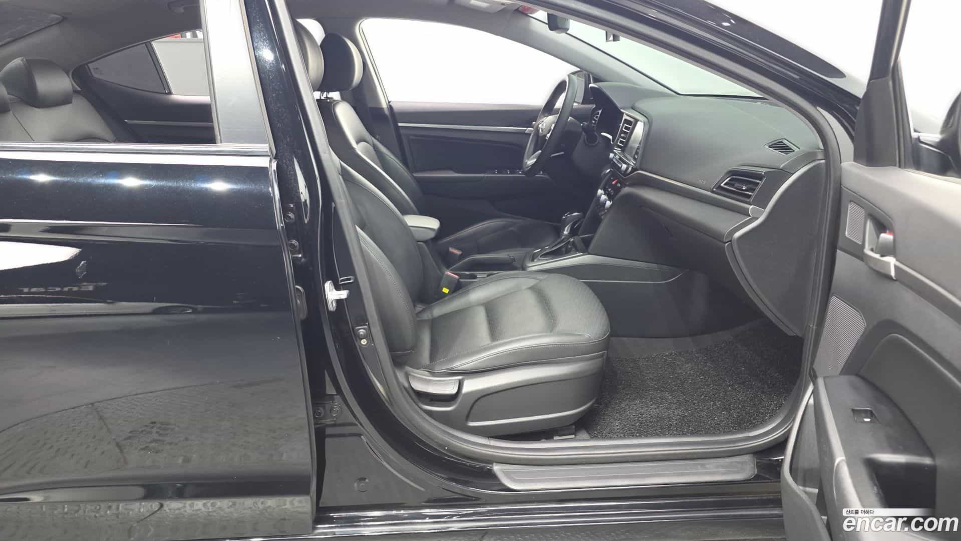 AVANTE Hyundai 2019.6-INNER-036