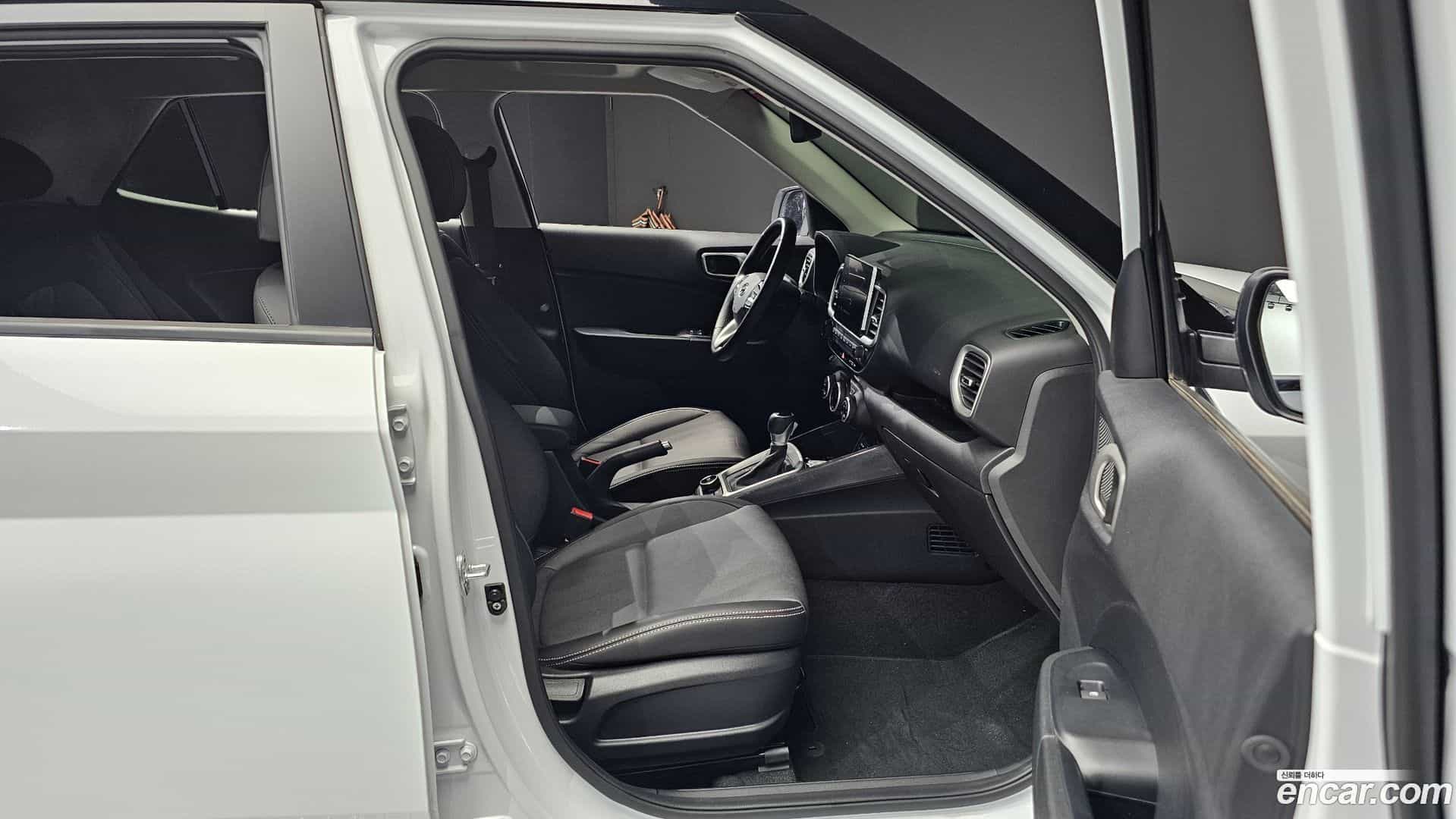 Venue Hyundai 2020.3-INNER-036