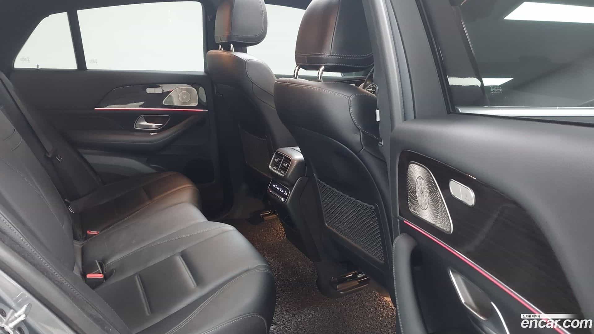 GLE-Class Mercedes-Benz 2022.0-INNER-010