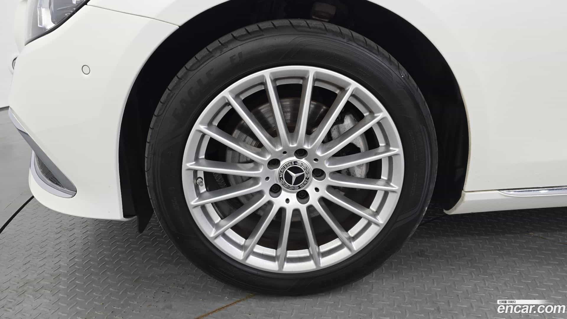 E-Class Mercedes-Benz 2022.4-OUTER-005