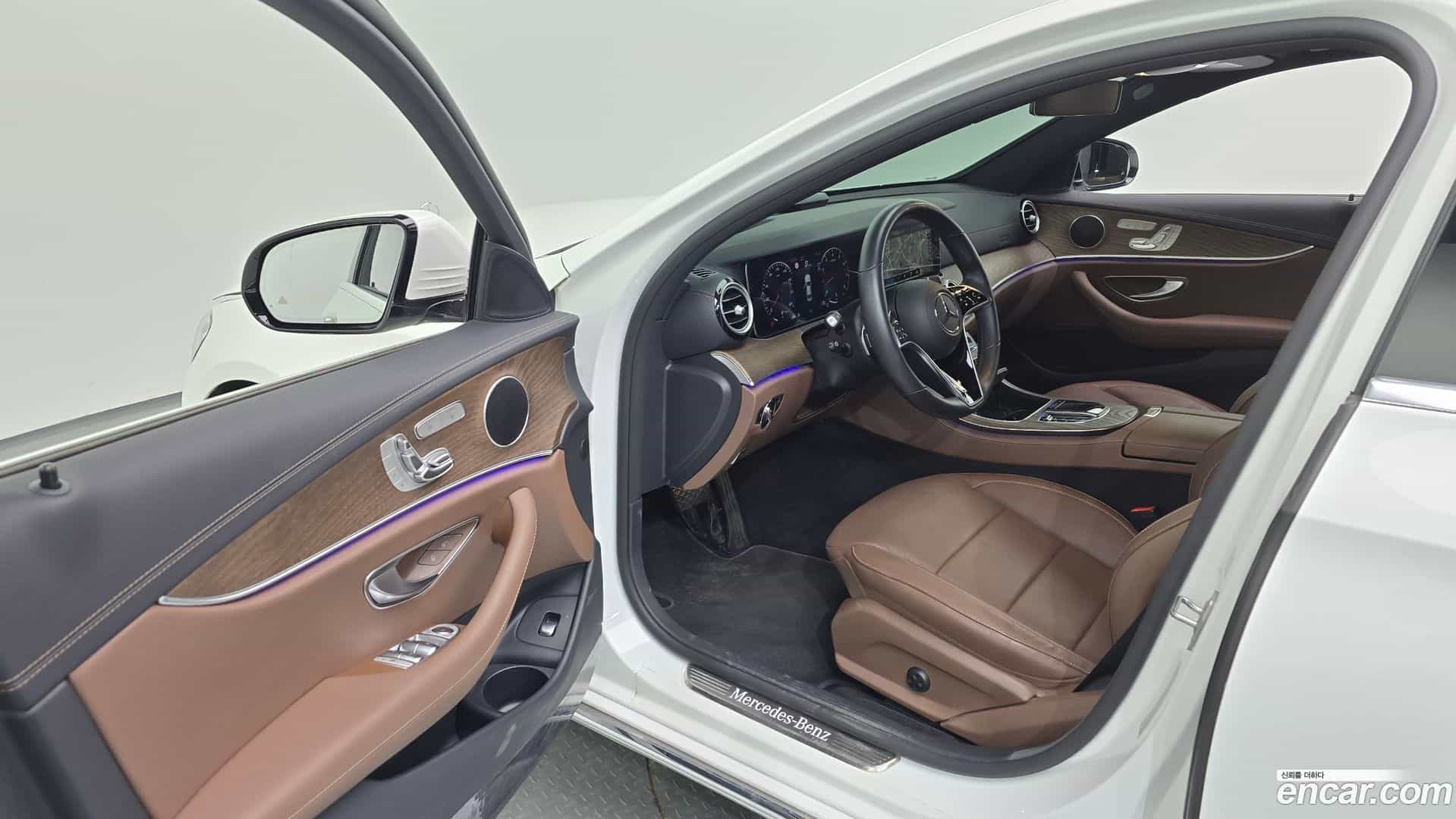 E-Class Mercedes-Benz 2022.4-INNER-010