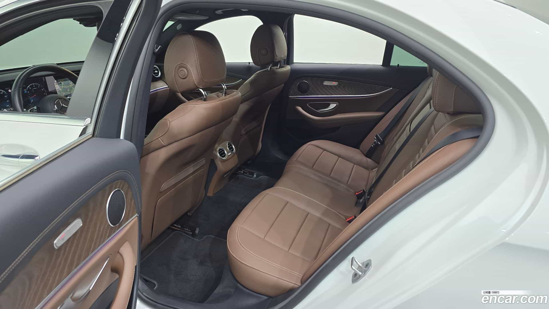E-Class Mercedes-Benz 2022.4-OPTION-015
