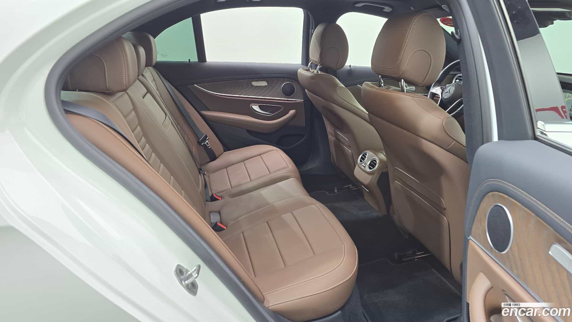 E-Class Mercedes-Benz 2022.4-OPTION-024
