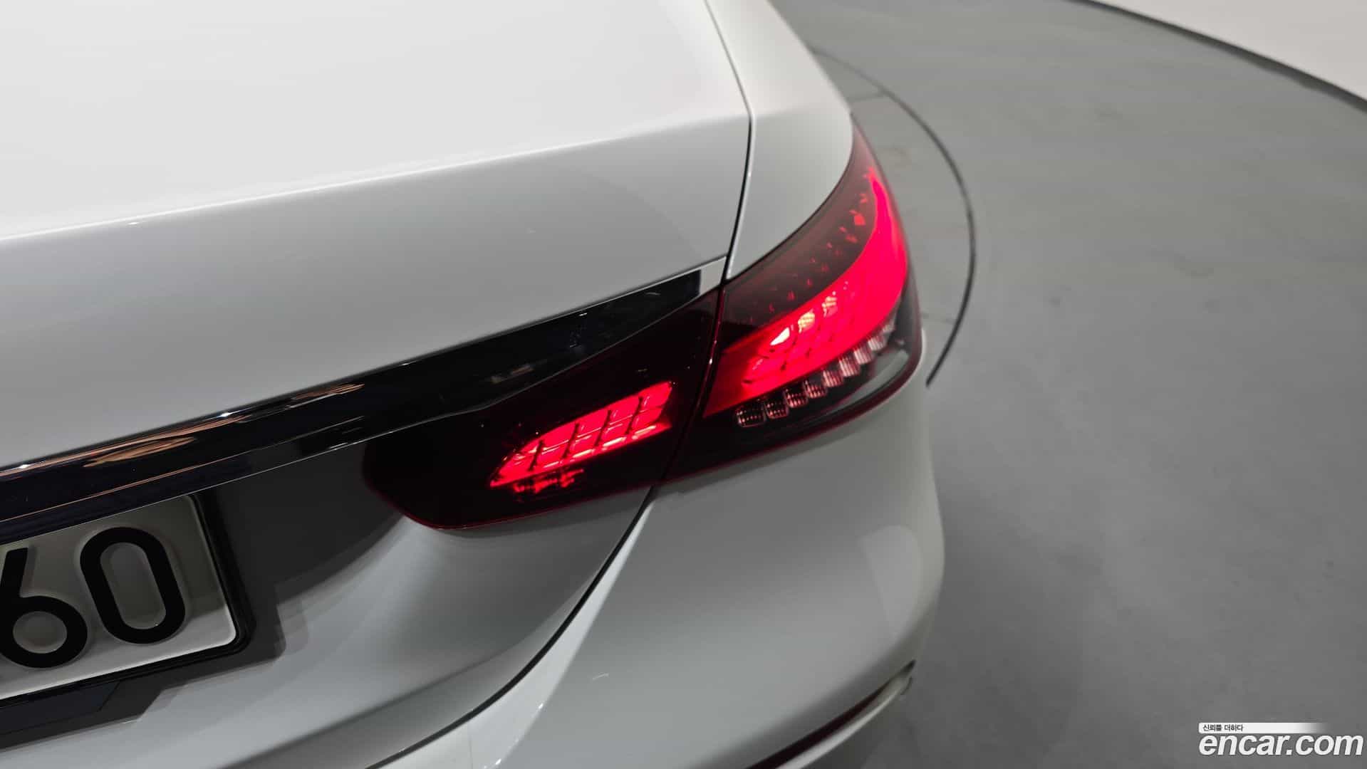 E-Class Mercedes-Benz 2022.4-OUTER-033
