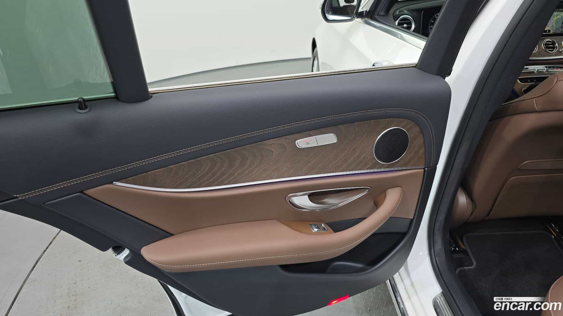 E-Class Mercedes-Benz 2022.4-INNER-035