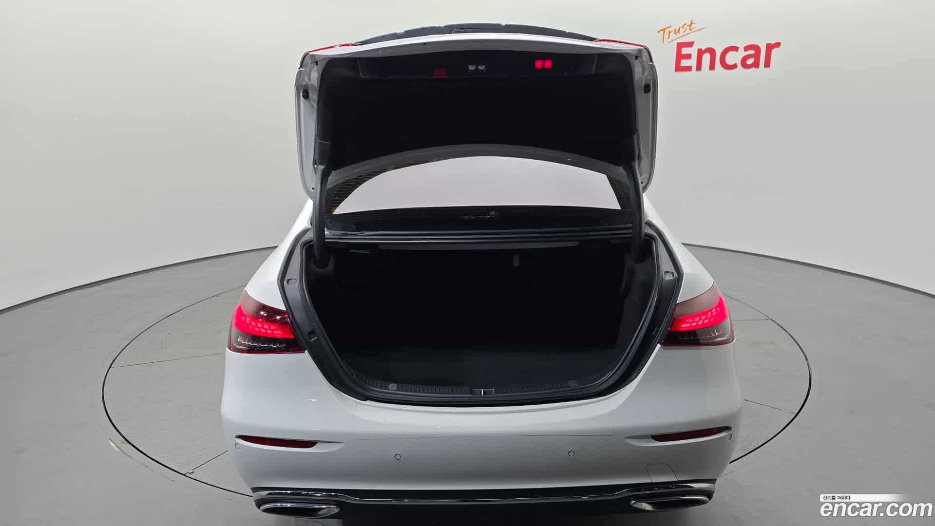 E-Class Mercedes-Benz 2022.4-OPTION-044