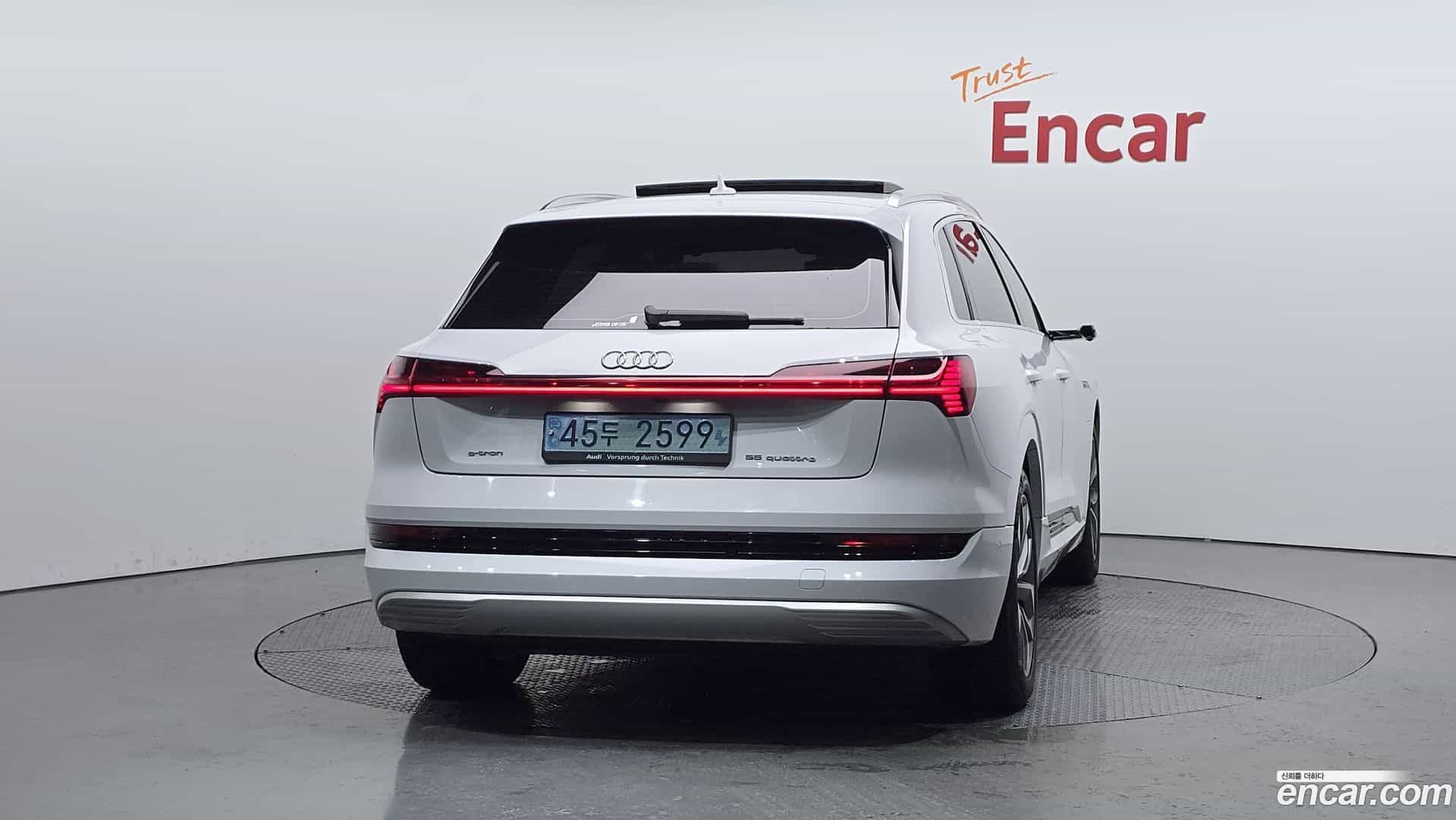 e-tron Audi 2021.10-OUTER-004