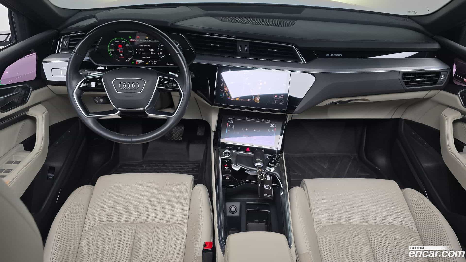 e-tron Audi 2021.10-INNER-007