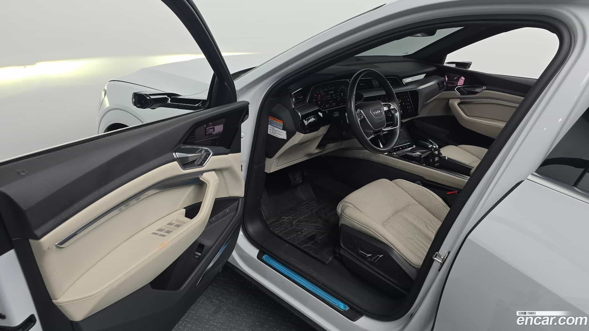 e-tron Audi 2021.10-INNER-010