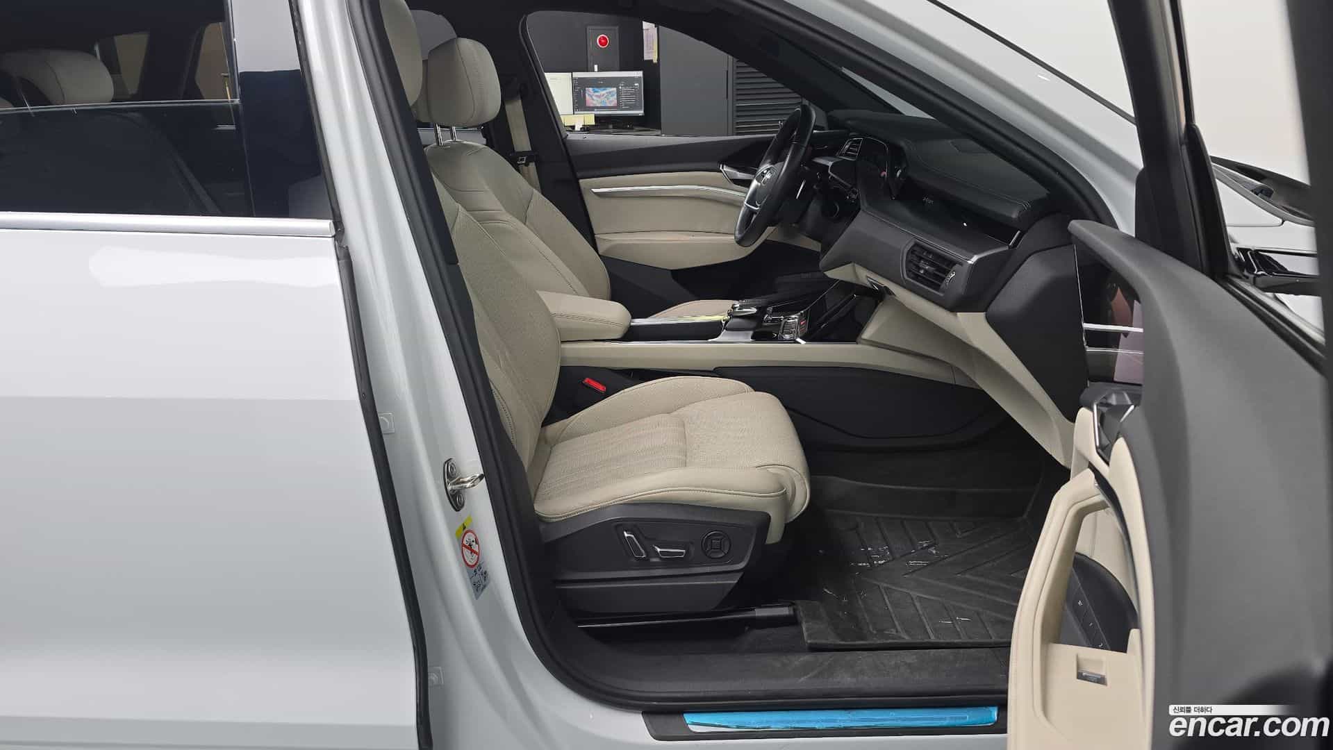 e-tron Audi 2021.10-OPTION-015