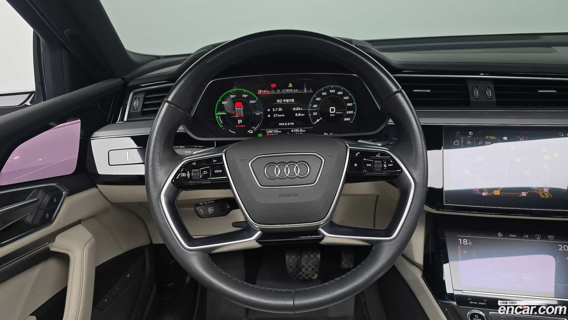 e-tron Audi 2021.10-OPTION-017