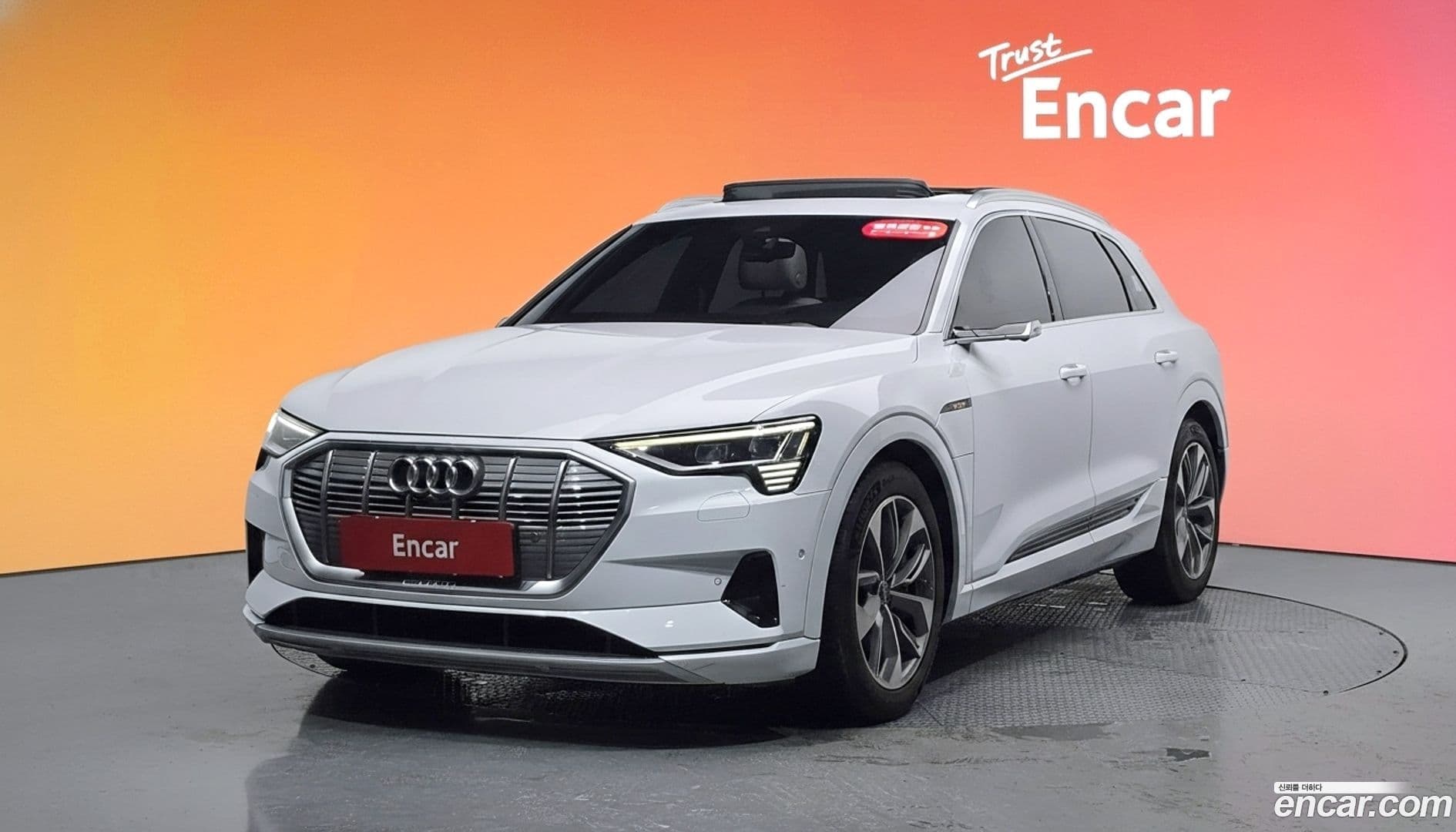 Main__Slider__Photo:e-tron Audi 2021.10-0