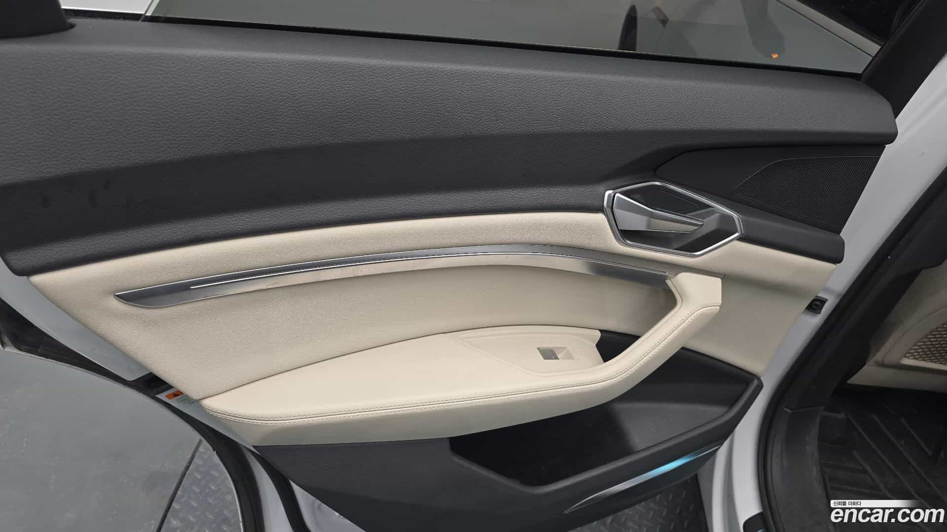 e-tron Audi 2021.10-INNER-035