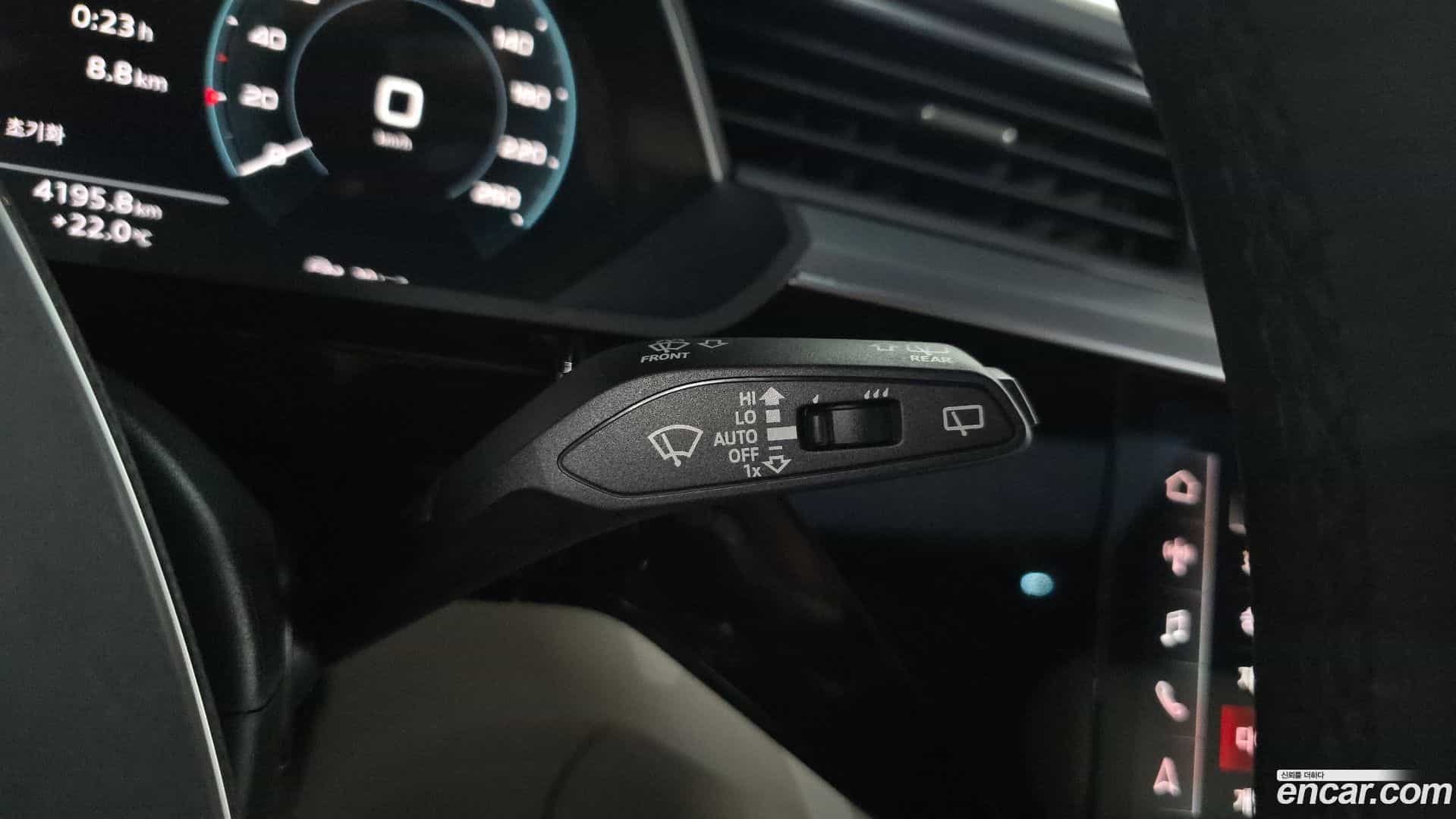 e-tron Audi 2021.10-OPTION-041