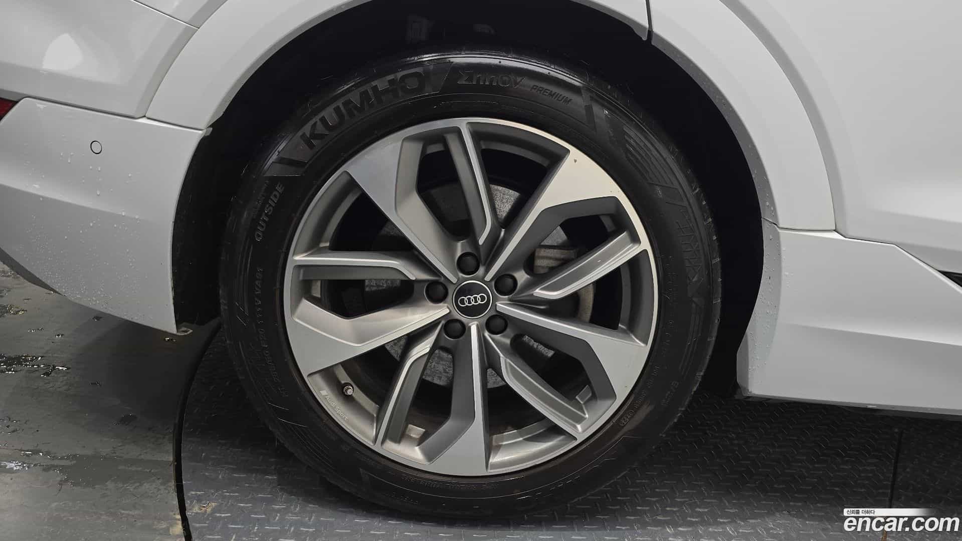 e-tron Audi 2021.10-OPTION-043