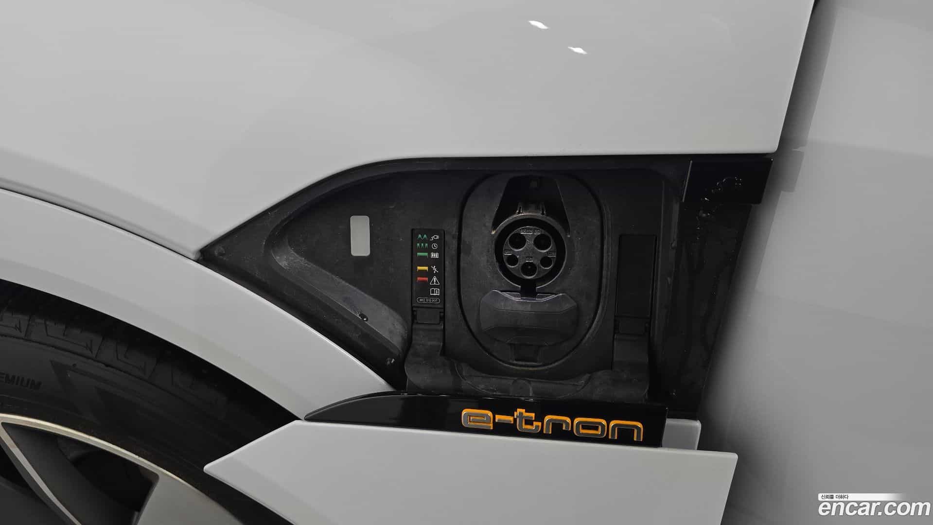 e-tron Audi 2021.10-OPTION-048