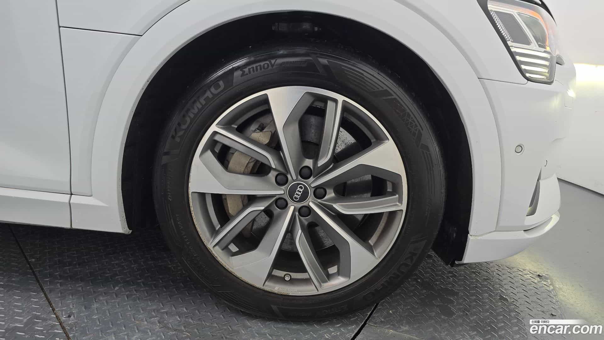 e-tron Audi 2021.10-OPTION-049