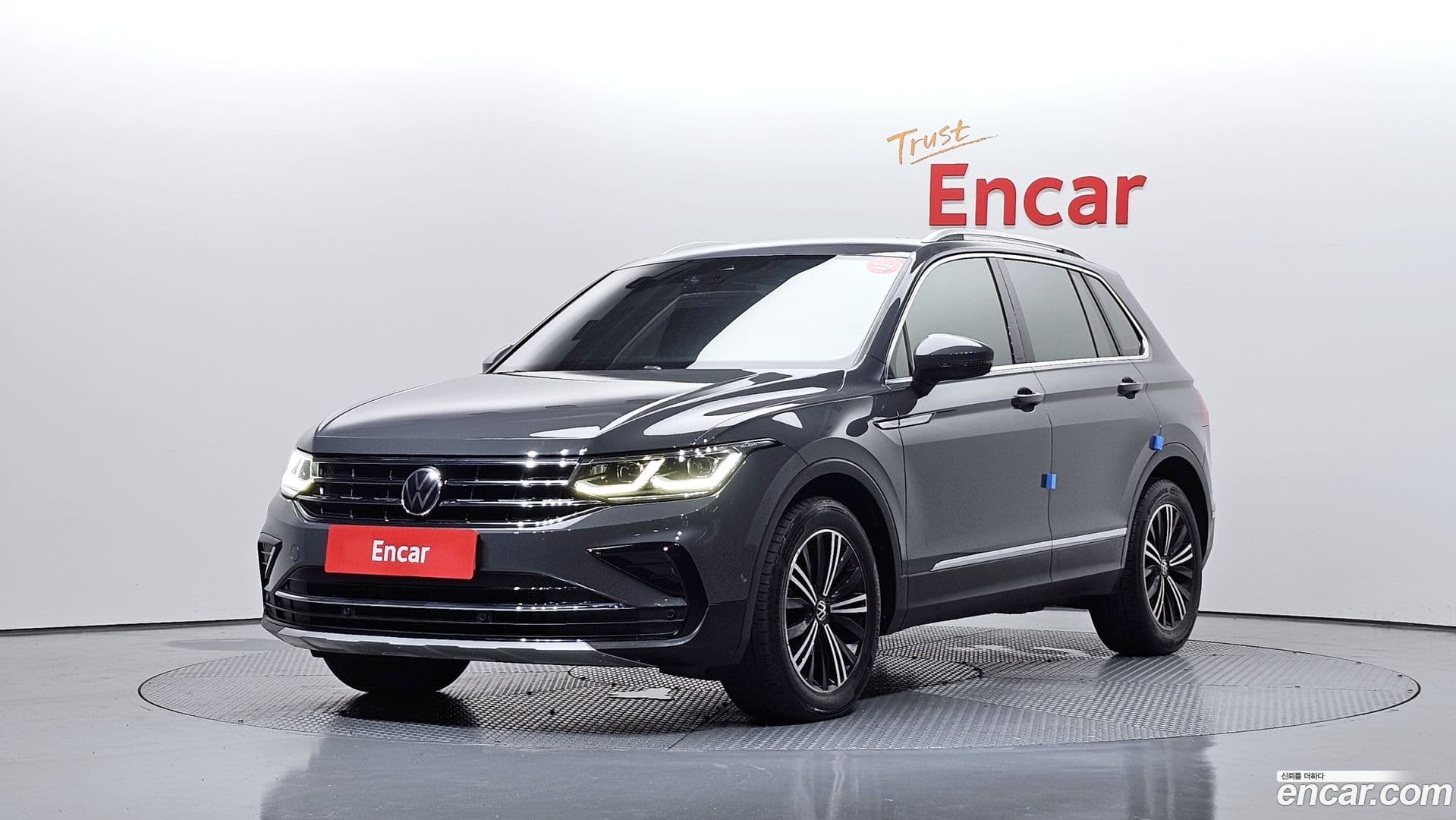 Main__Slider__Photo:Tiguan Volkswagen 2021.7-0